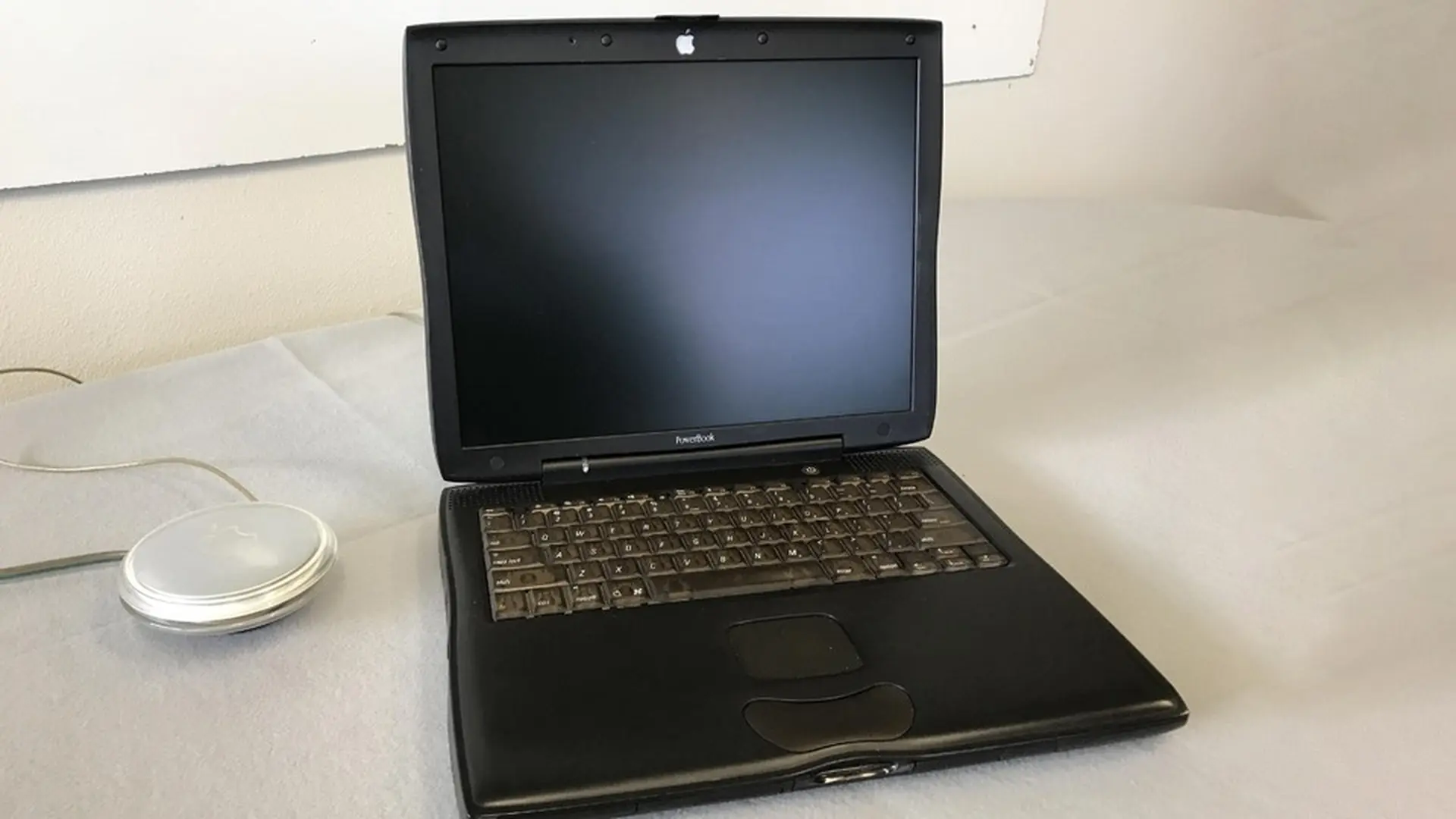 Ngày này 20 năm trước, Apple phát hành chiếc laptop huyền thoại Pismo PowerBook