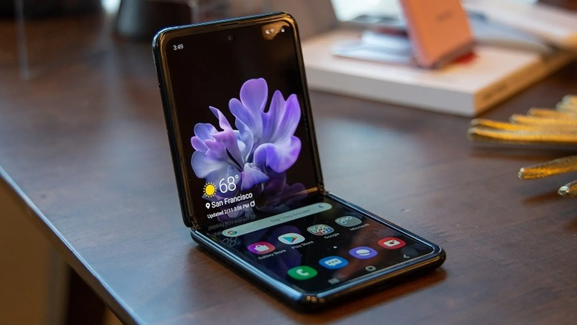 Vừa ra mắt, Samsung Galaxy Z Flip đã có bản cập nhật phần mềm với tính năng mới