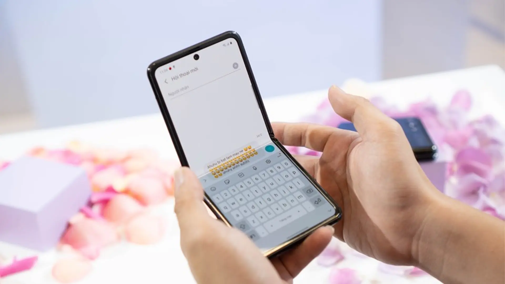 Samsung Galaxy Z Flip: Mở ra trải nghiệm smartphone hoàn toàn mới