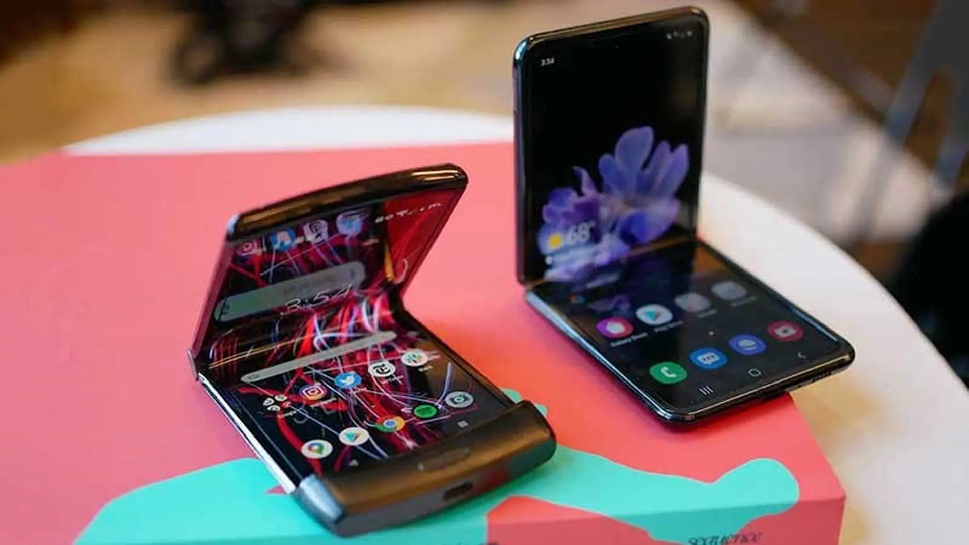 Tổng hợp chi phí thay màn hình của những smartphone gập lại được hiện nay