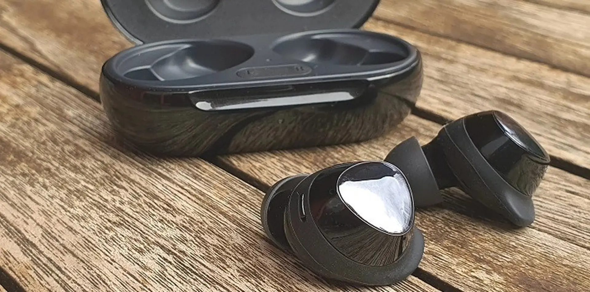 Đánh giá nhanh Samsung Galaxy Buds+: Thời lượng pin “trâu” hơn còn chất âm thì sao?