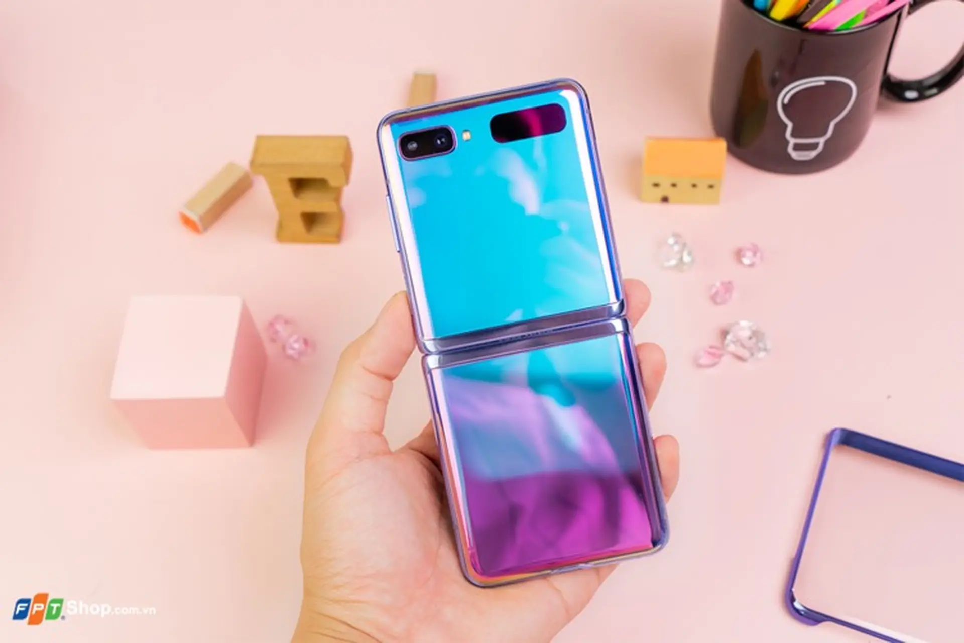 Đánh giá Samsung Galaxy Z Flip: Có phải là smartphone gập tốt nhất?