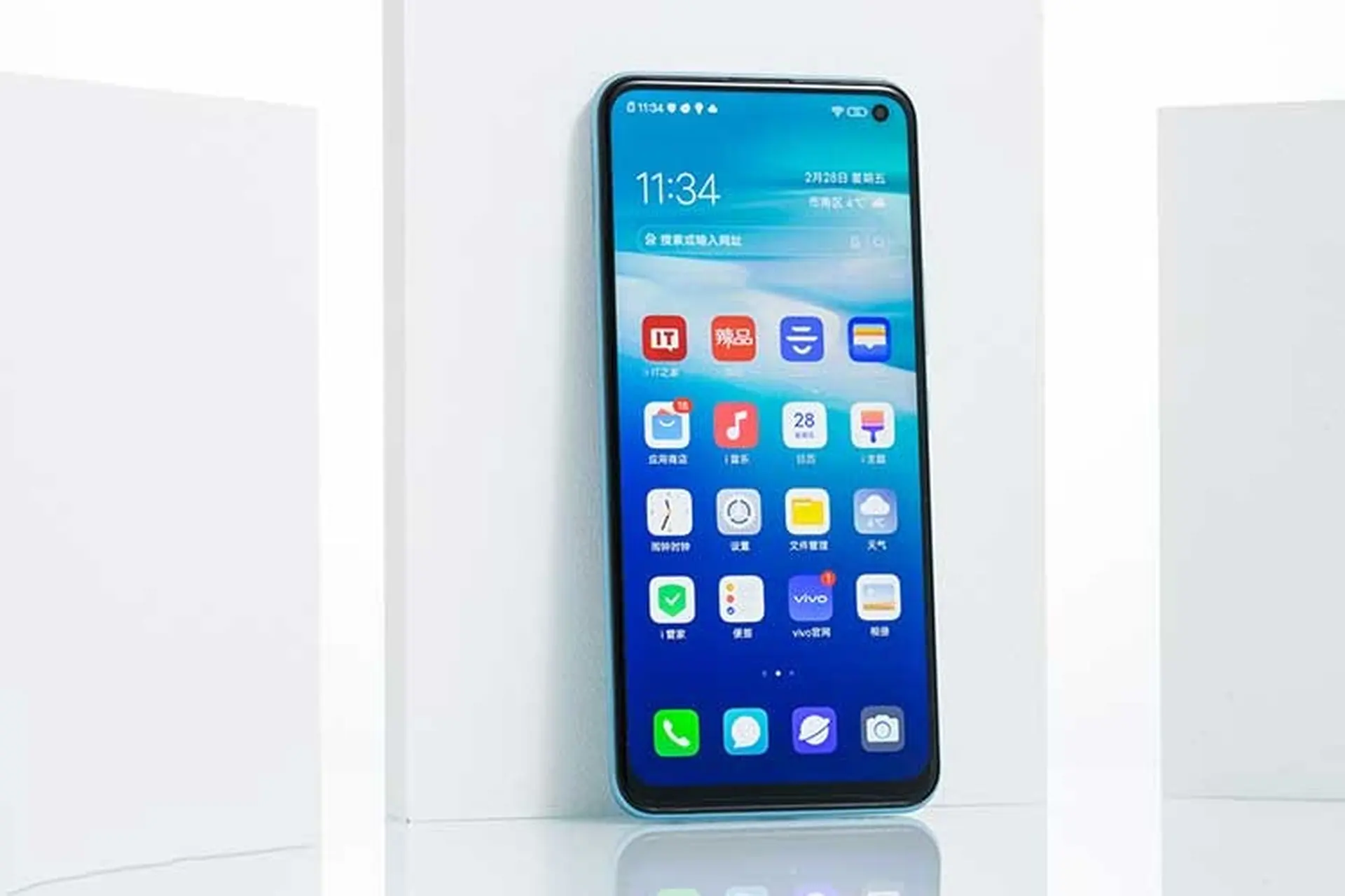 Trên tay Vivo Z6 5G: 4 camera sau, pin 5000mAh, sạc nhanh 44W, giá 7.6 triệu đồng