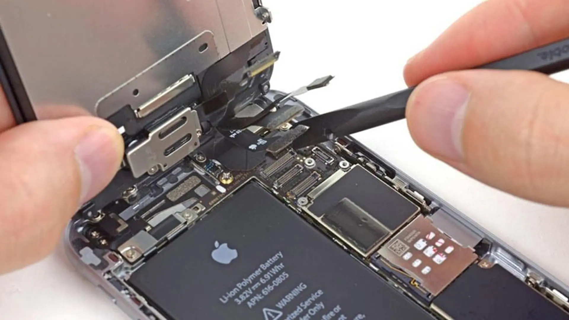 Chương trình Nhà cung cấp sửa chữa độc lập của Apple bị chỉ trích nặng nề