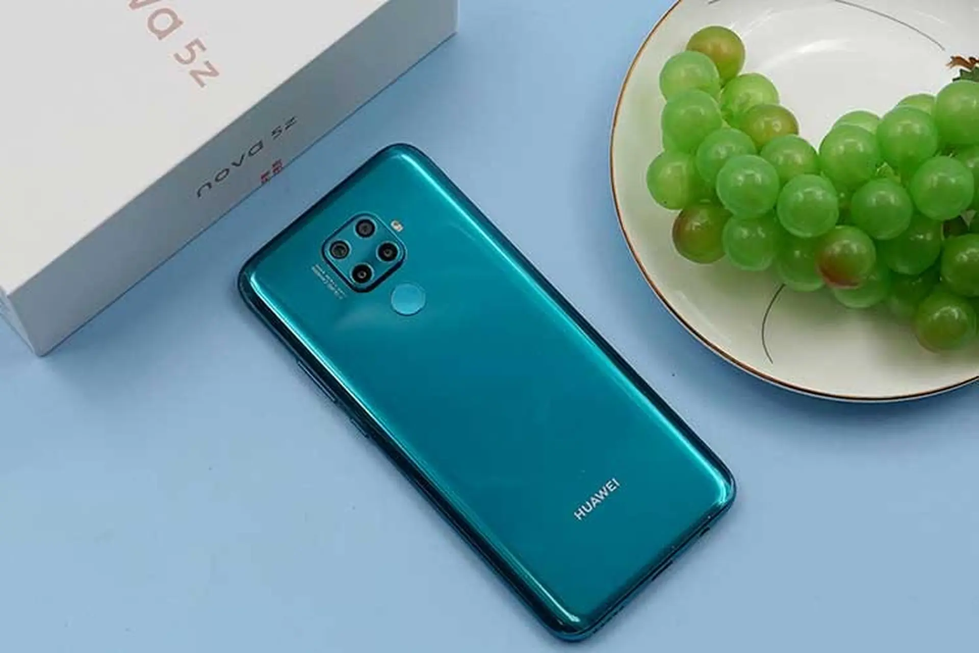 Trên tay Huawei Nova 5z: Kirin 810, 4 camera sau, pin 4.000 mAh, giá 225 USD