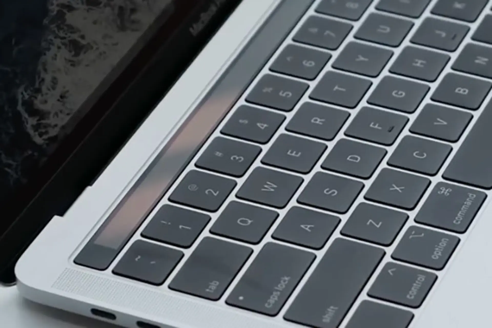Sắp tới, MacBook Pro có thể phát hiện các cử chỉ trong không khí trên Touch Bar?