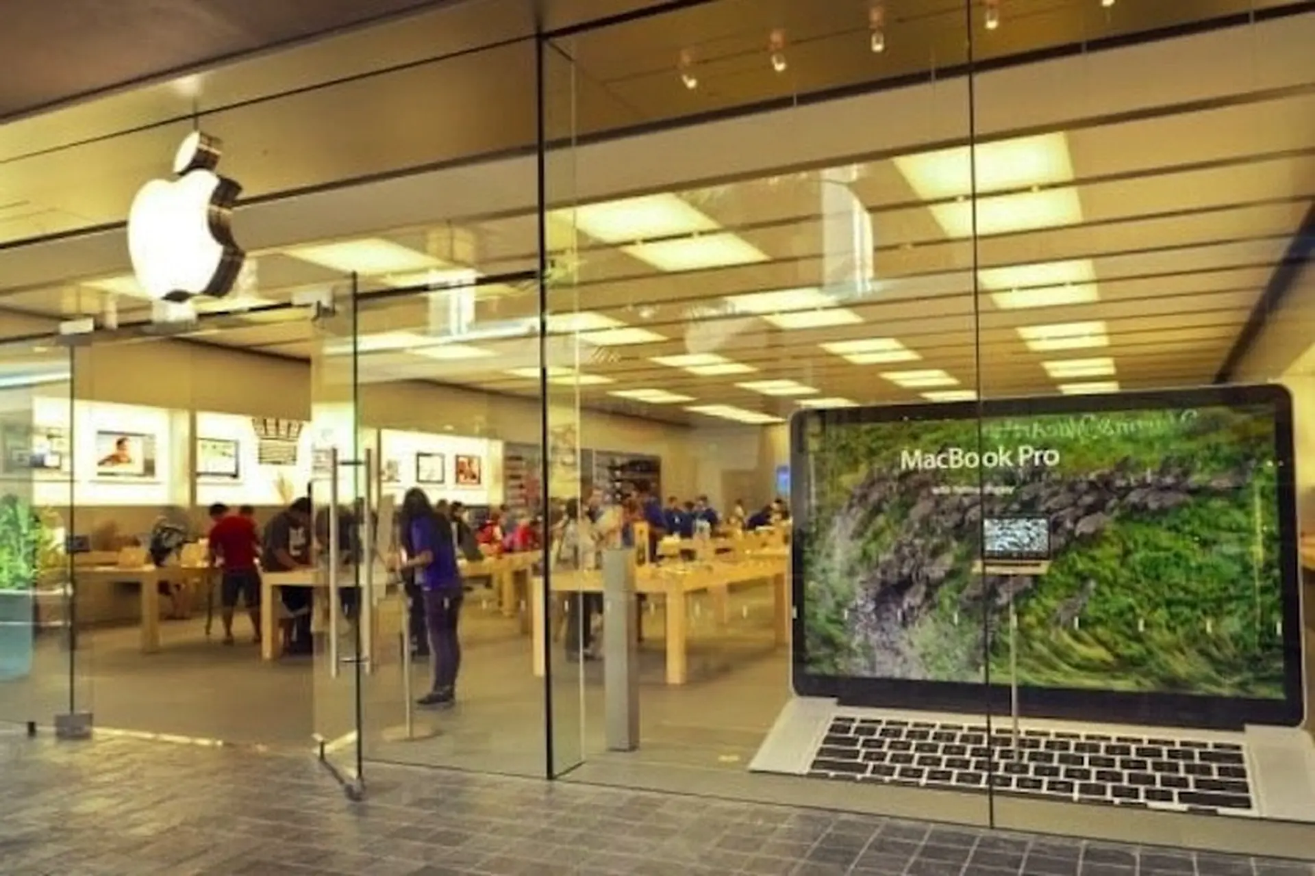 Nhiều thiết bị cần sửa chữa của người dùng bị kẹt lại tại Apple Store