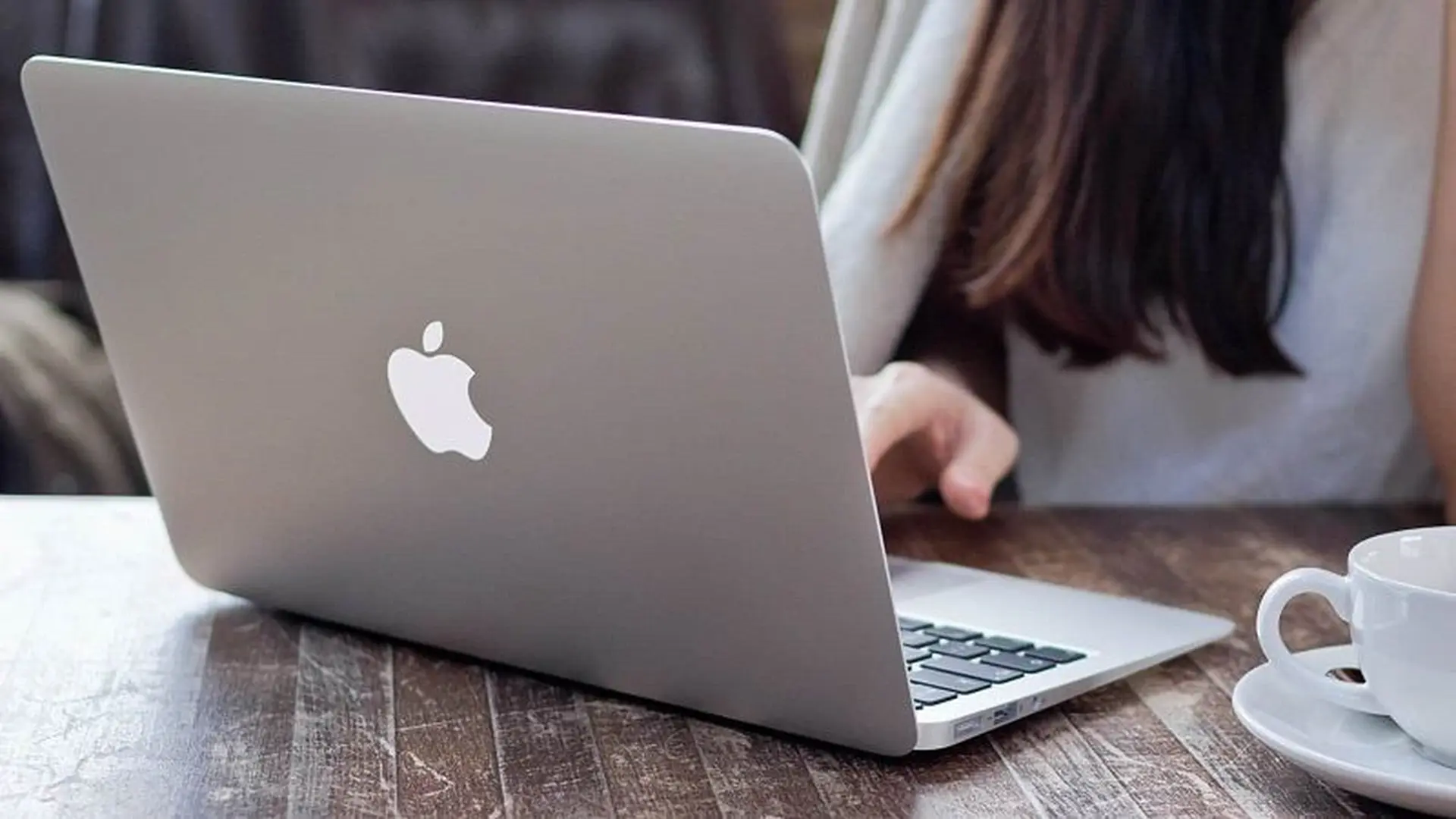 Macbook Air 2018 là sự lựa chọn vẫn ổn, bạn chưa cần nâng cấp lên Macbook Air thế hệ mới