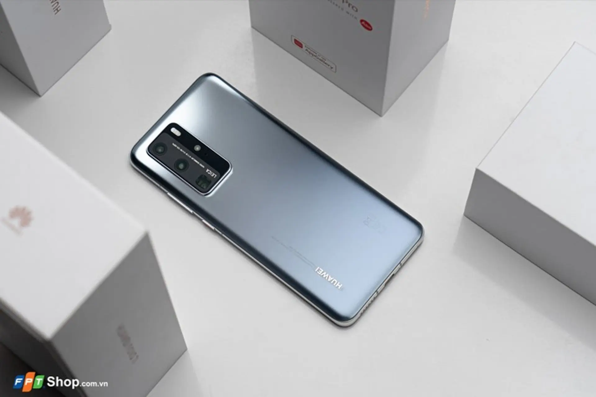 Khui hộp Huawei P40 Pro tại Việt Nam: Đẹp, tinh tế đến kinh ngạc!