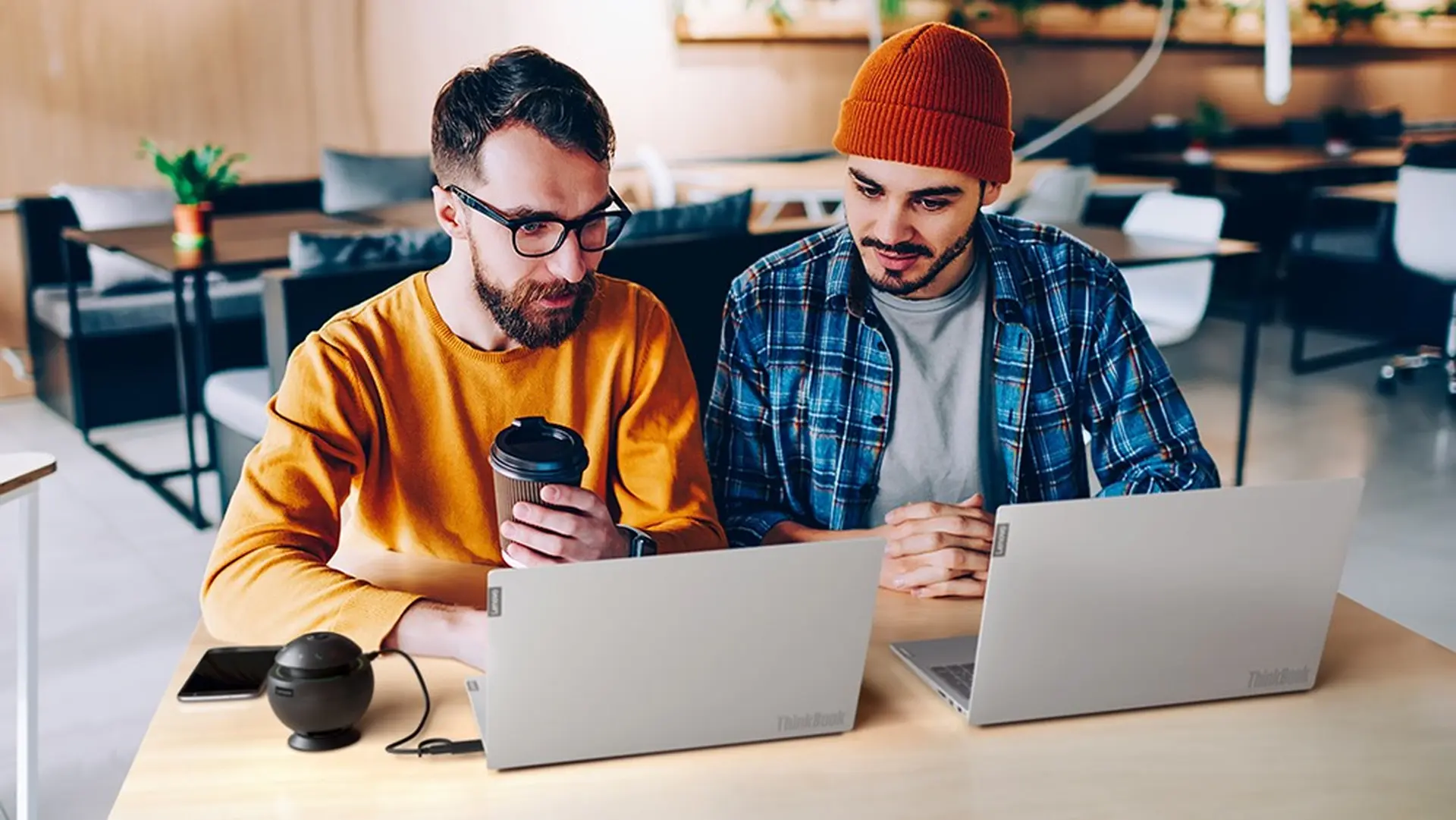 Lenovo ThinkBook giảm 1 triệu, FPT Shop giao hàng miễn phí tận nơi