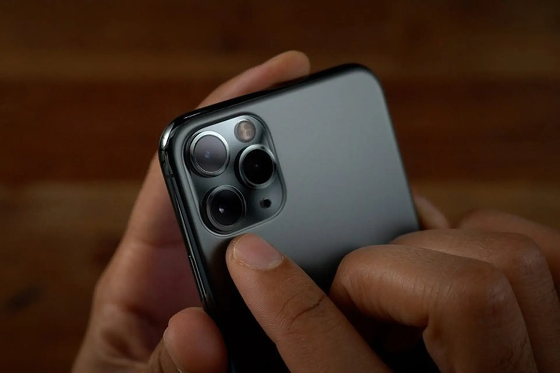 Nhà cung cấp máy ảnh cho iPhone bị đóng cửa do có công nhân bị nhiễm coronavirus