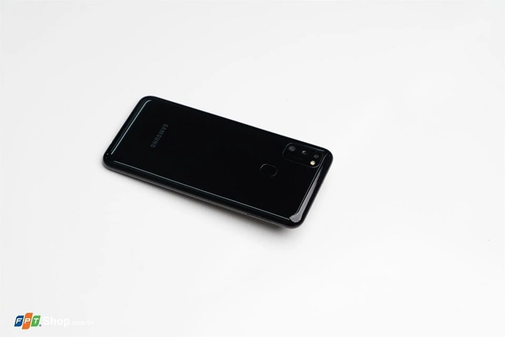 Samsung Galaxy M21 ra mắt tại Việt Nam: Pin 6.000mAh, 3 camera 48MP, mức giá rất cạnh tranh