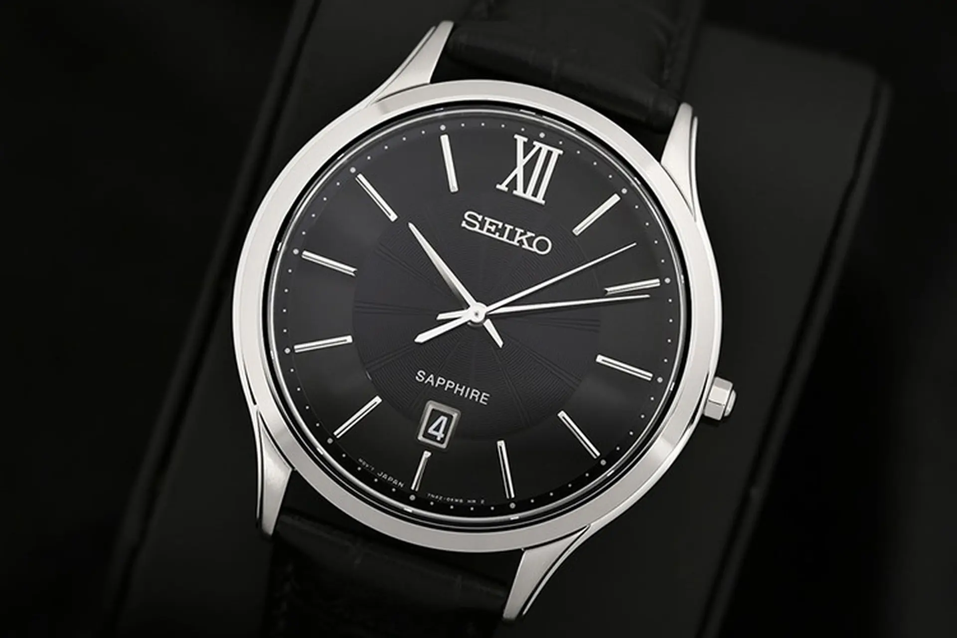 Sapphire là gì? Tìm hiểu về mặt kính Sapphire trên những chiếc đồng hồ chính hãng