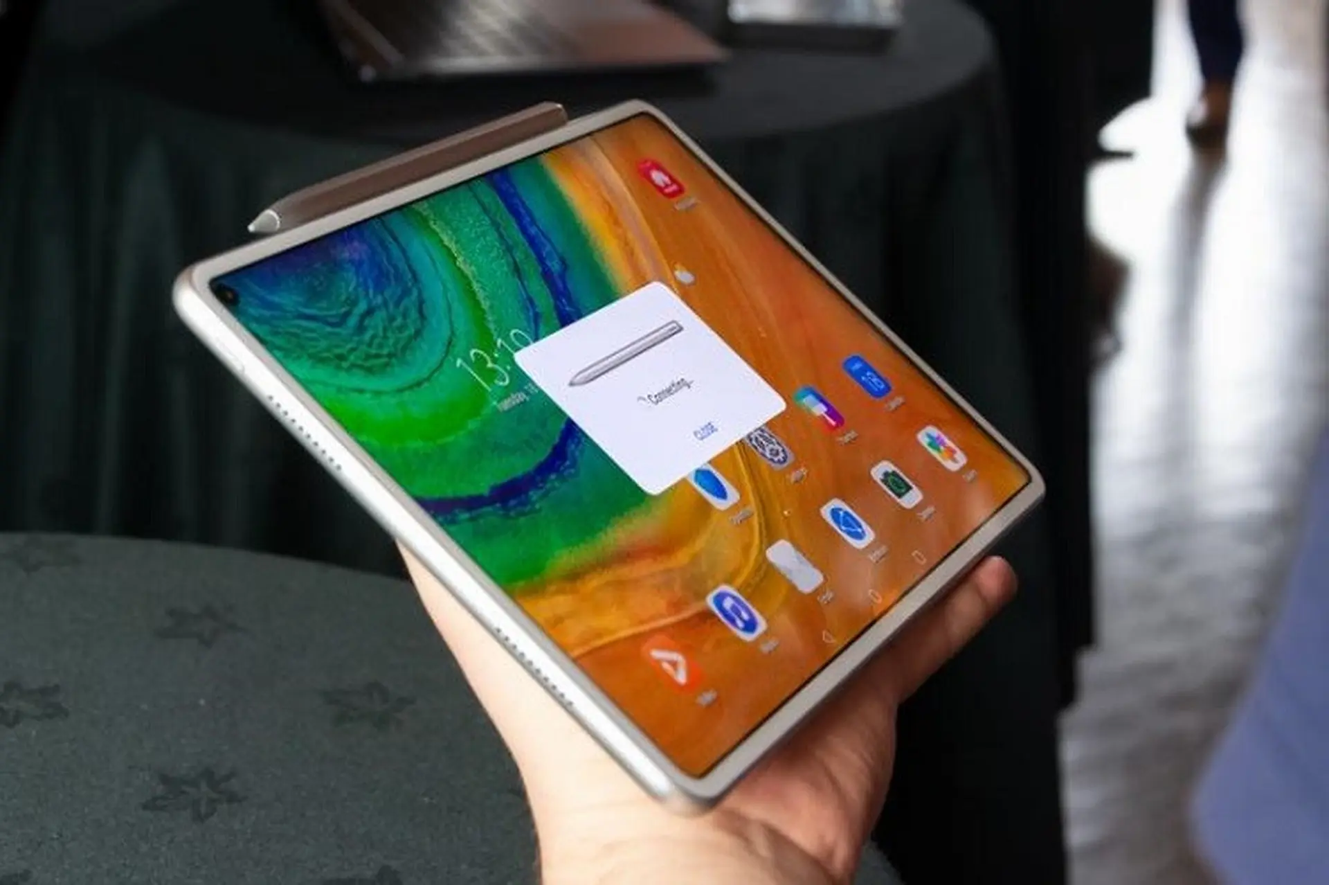 Poster quảng cáo xác nhận Huawei MatePad có màn hình 2K và hỗ trợ bút stylus