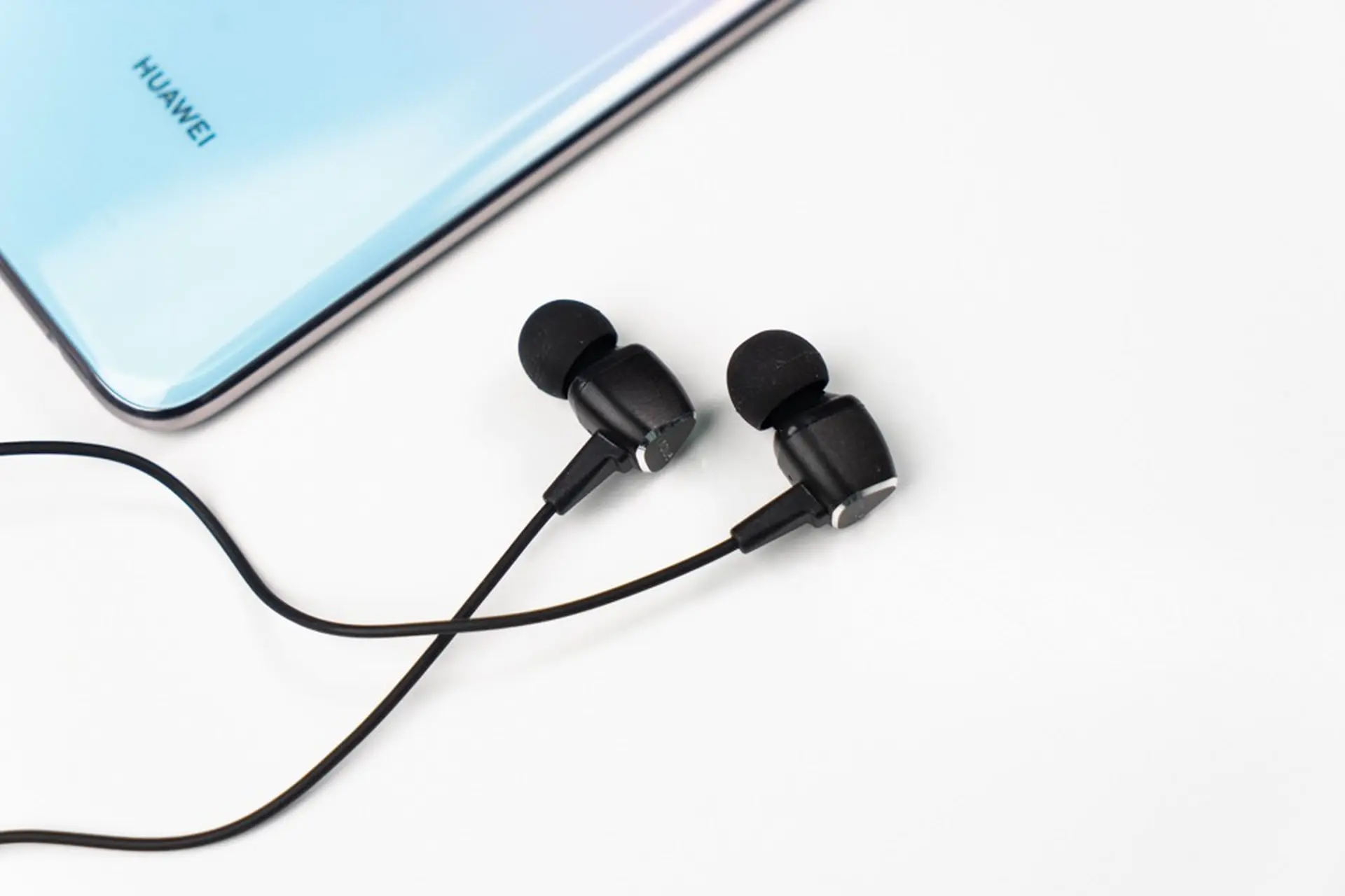 Tai nghe nhét tai iValue M-13