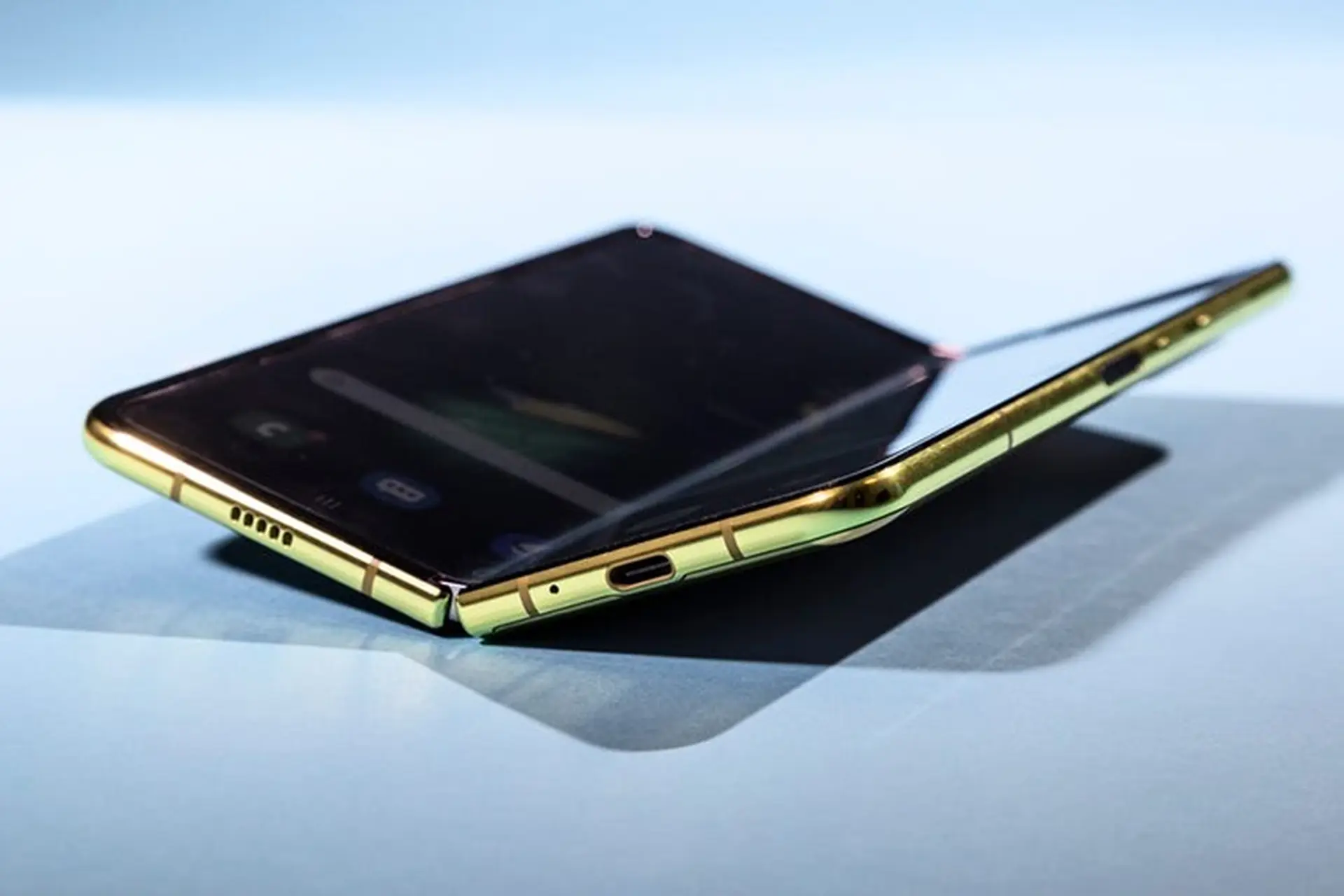 Samsung đang đắn đo việc dùng kính siêu mỏng trên Galaxy Fold 2