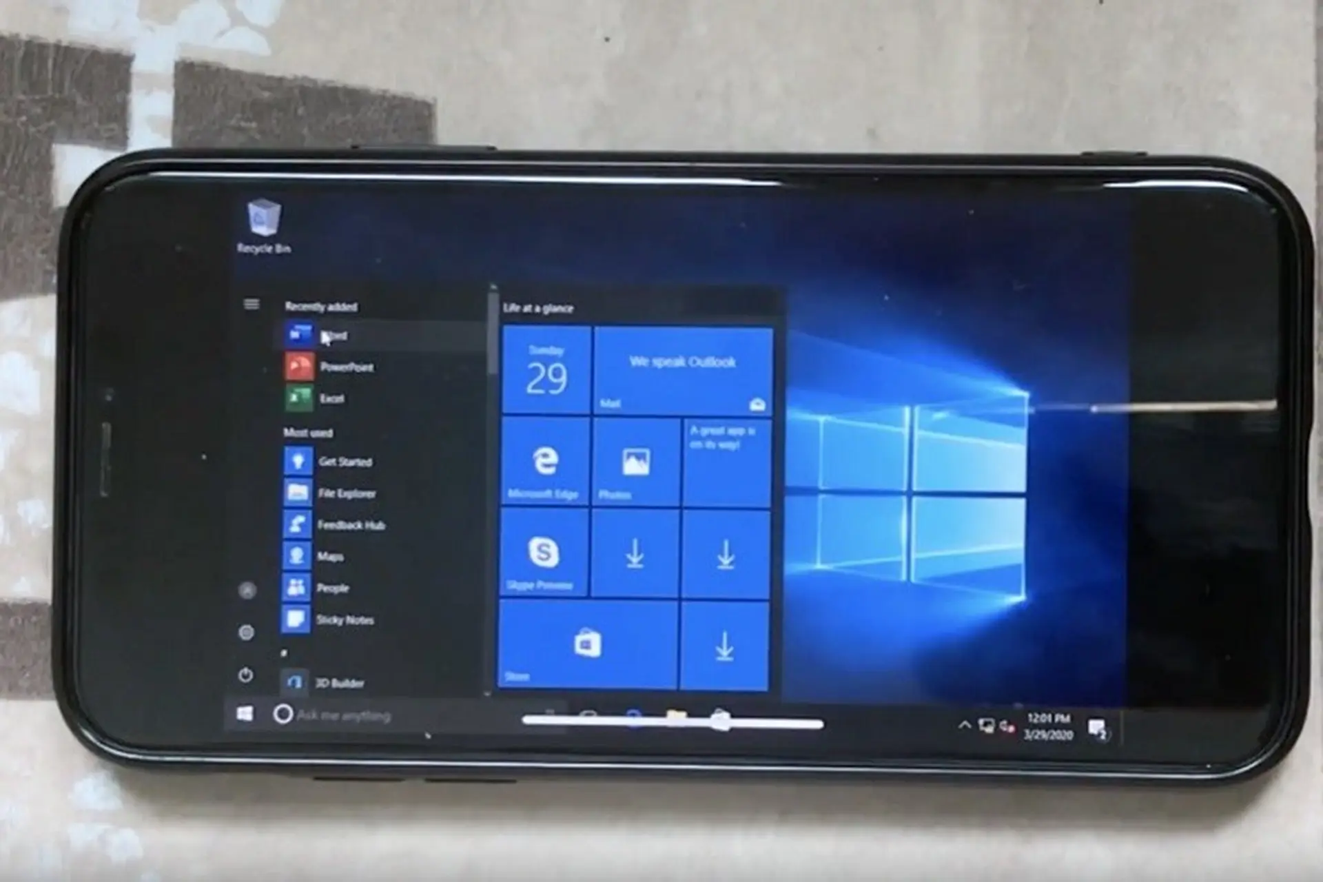 iPhone X có thể khởi chạy Windows 10 hoàn chỉnh thông qua ứng dụng có tên UTM