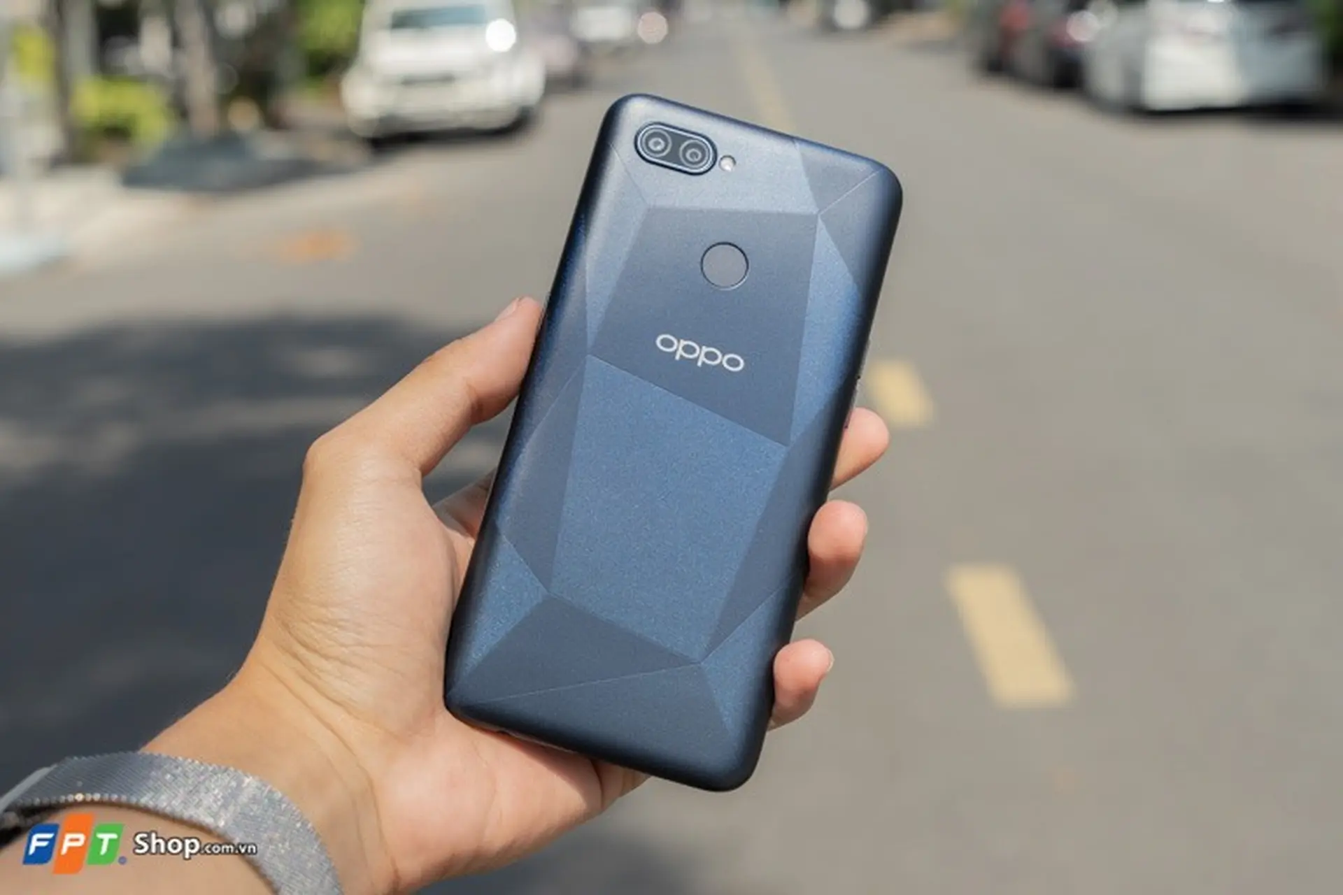 Trên tay và đánh giá nhanh OPPO A12: “Hịn" như OPPO A