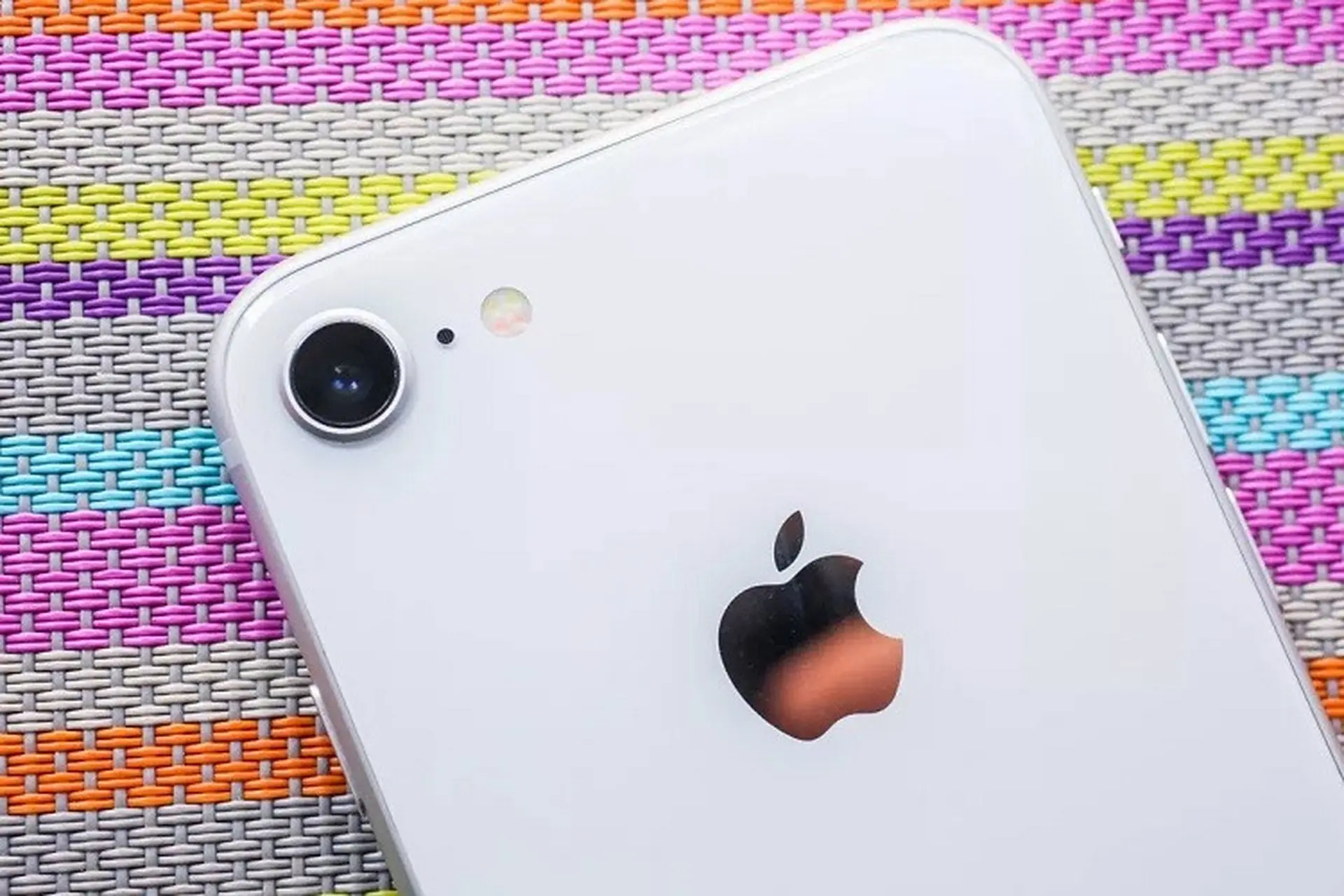 iPhone 9 sẽ trình làng sớm hơn dự kiến 1 ngày để đón đầu OnePlus 8