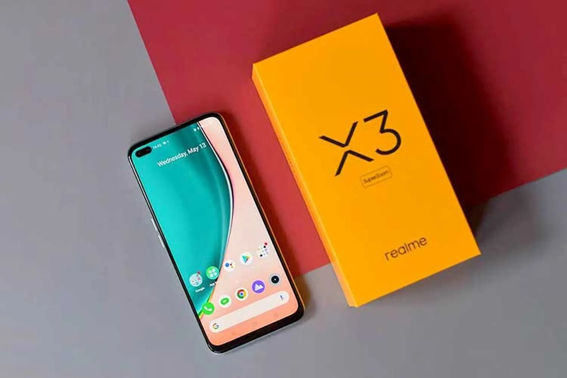 Rò rỉ ảnh thực tế của Realme X3 SuperZoom bên cạnh hộp bán lẻ