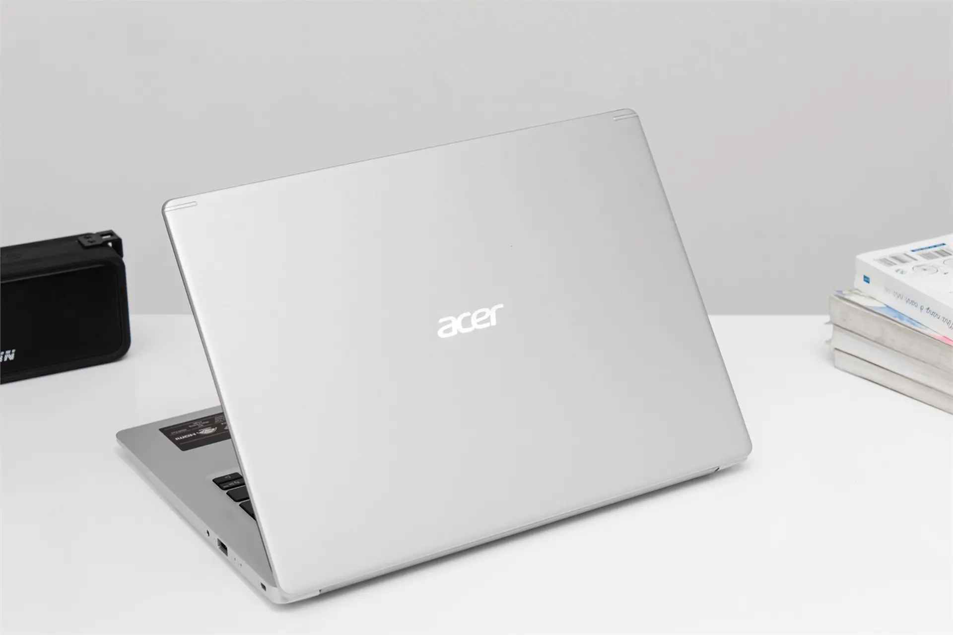 FPT Shop tặng ngay 1 năm bảo hành cho khách hàng mua laptop Acer Aspire 5  