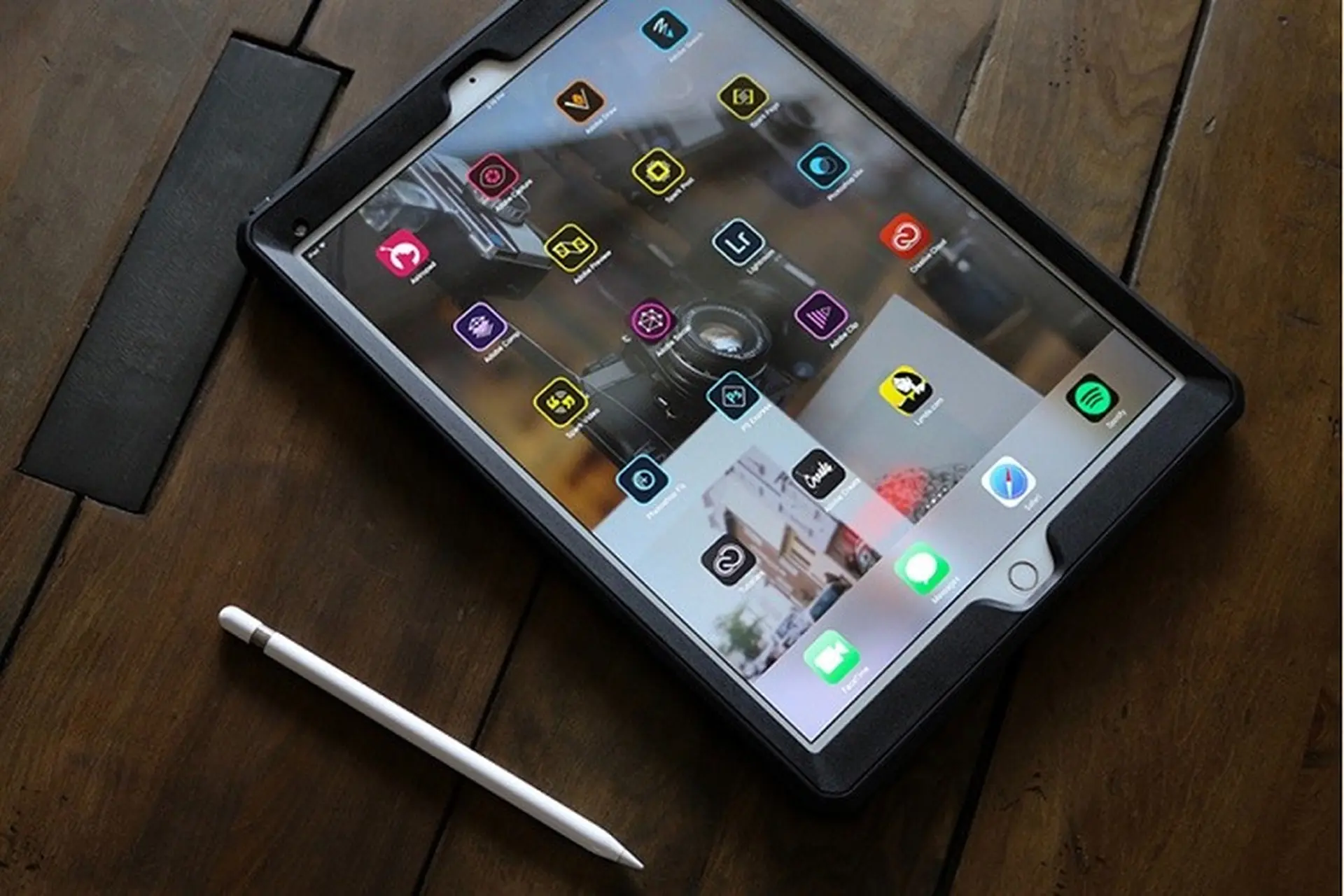 Photoshop trên iPad được cải thiện điều khiển cảm ứng và công cụ Curves