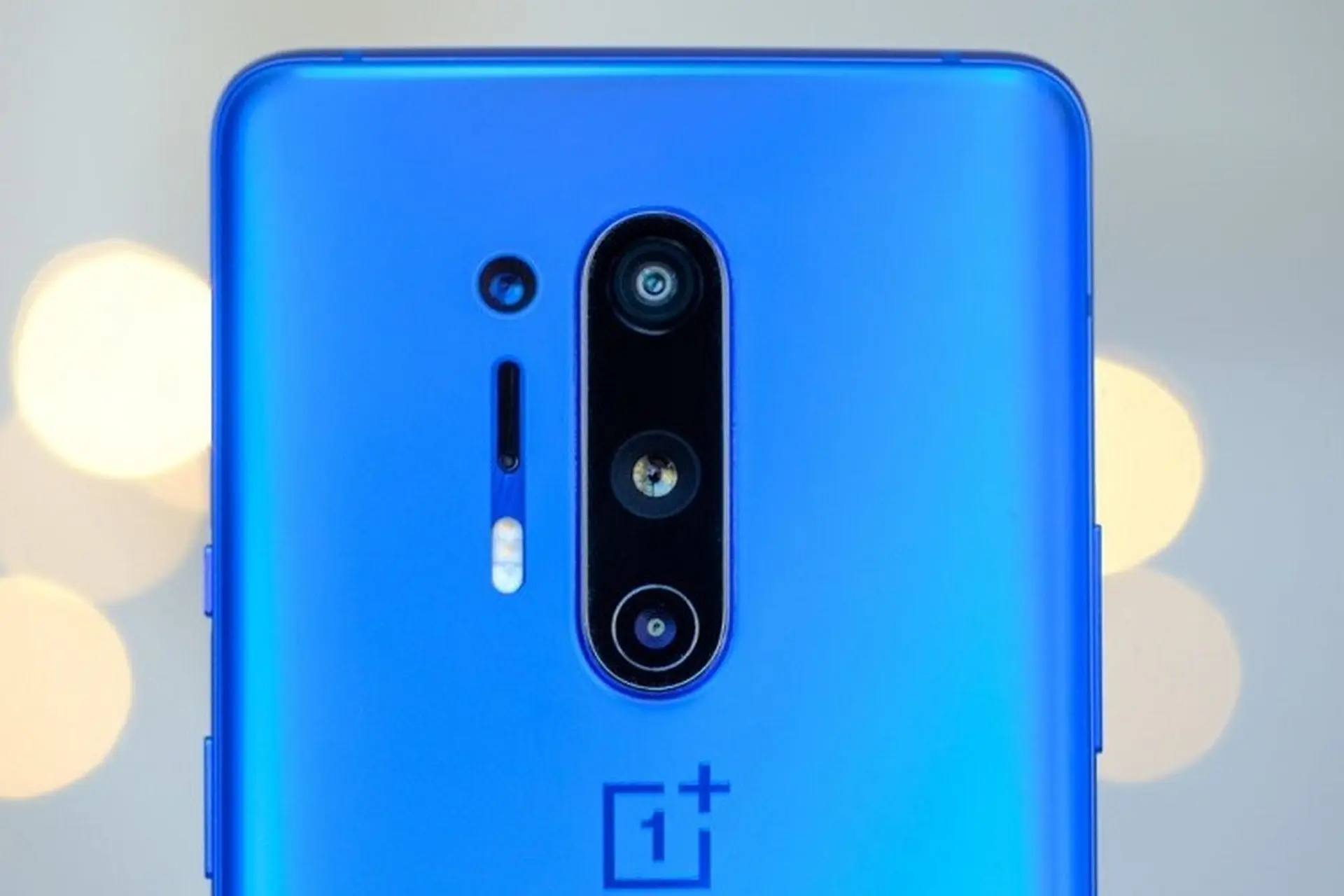 Đây là cách mà tính năng chụp xuyên đồ vật trên OnePlus 8 hoạt động