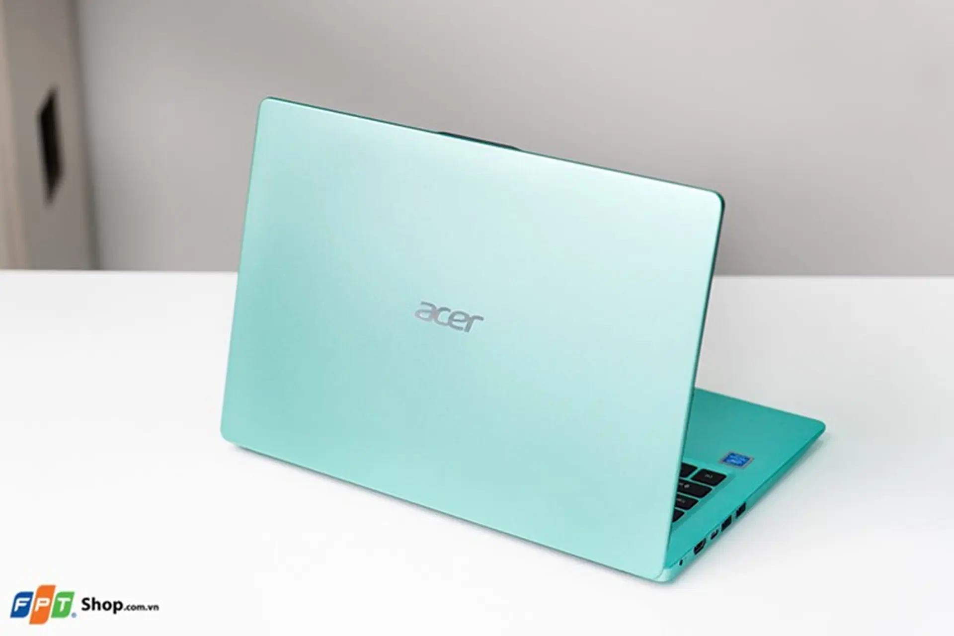Trên tay đánh giá nhanh Acer Swift SF114: laptop siêu “dễ thương” cho phái nữ, giá dưới 9 triệu