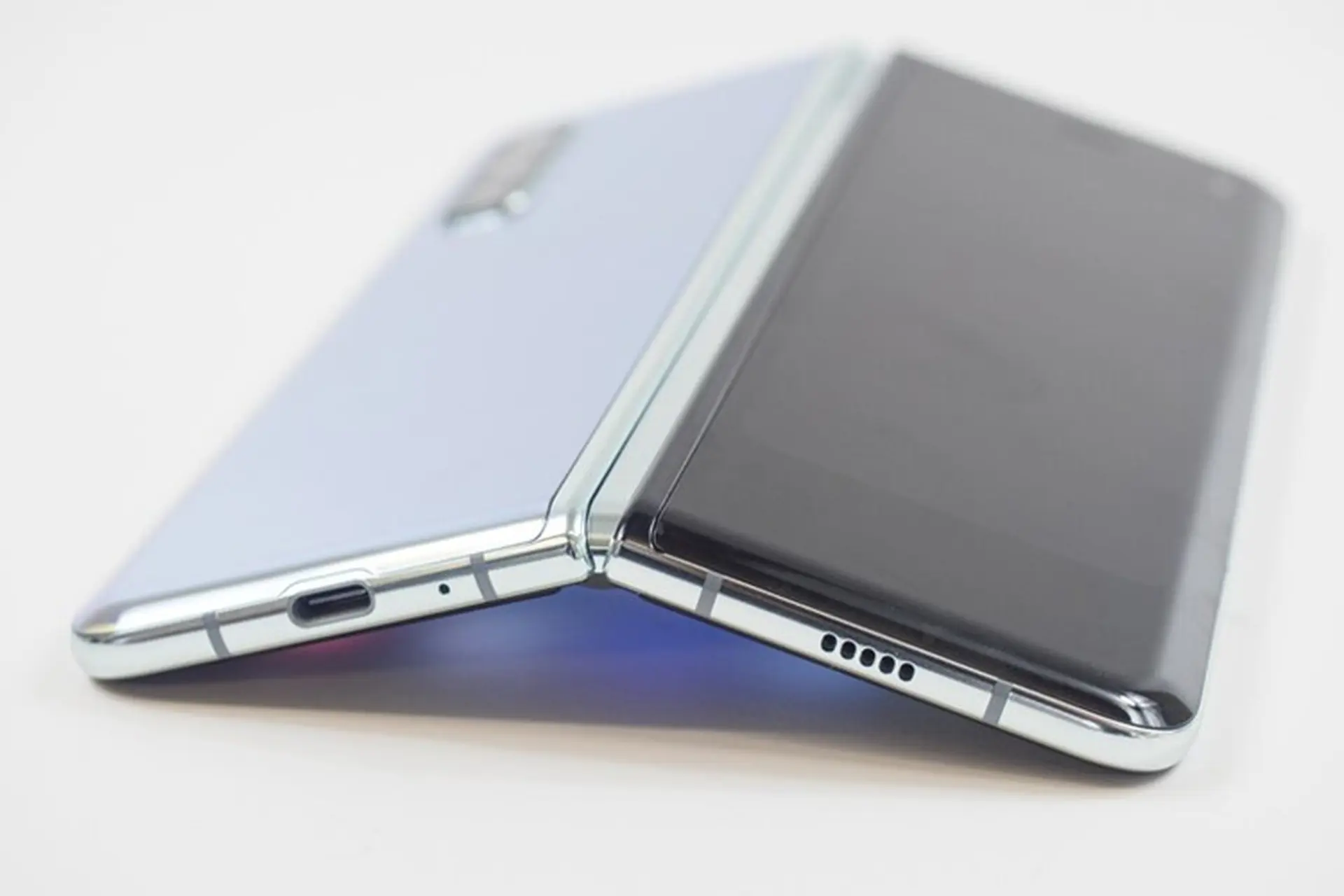 Thêm bằng chứng cho thấy sẽ có Samsung Galaxy Fold phiên bản rút gọn, màn hình nhỏ hơn