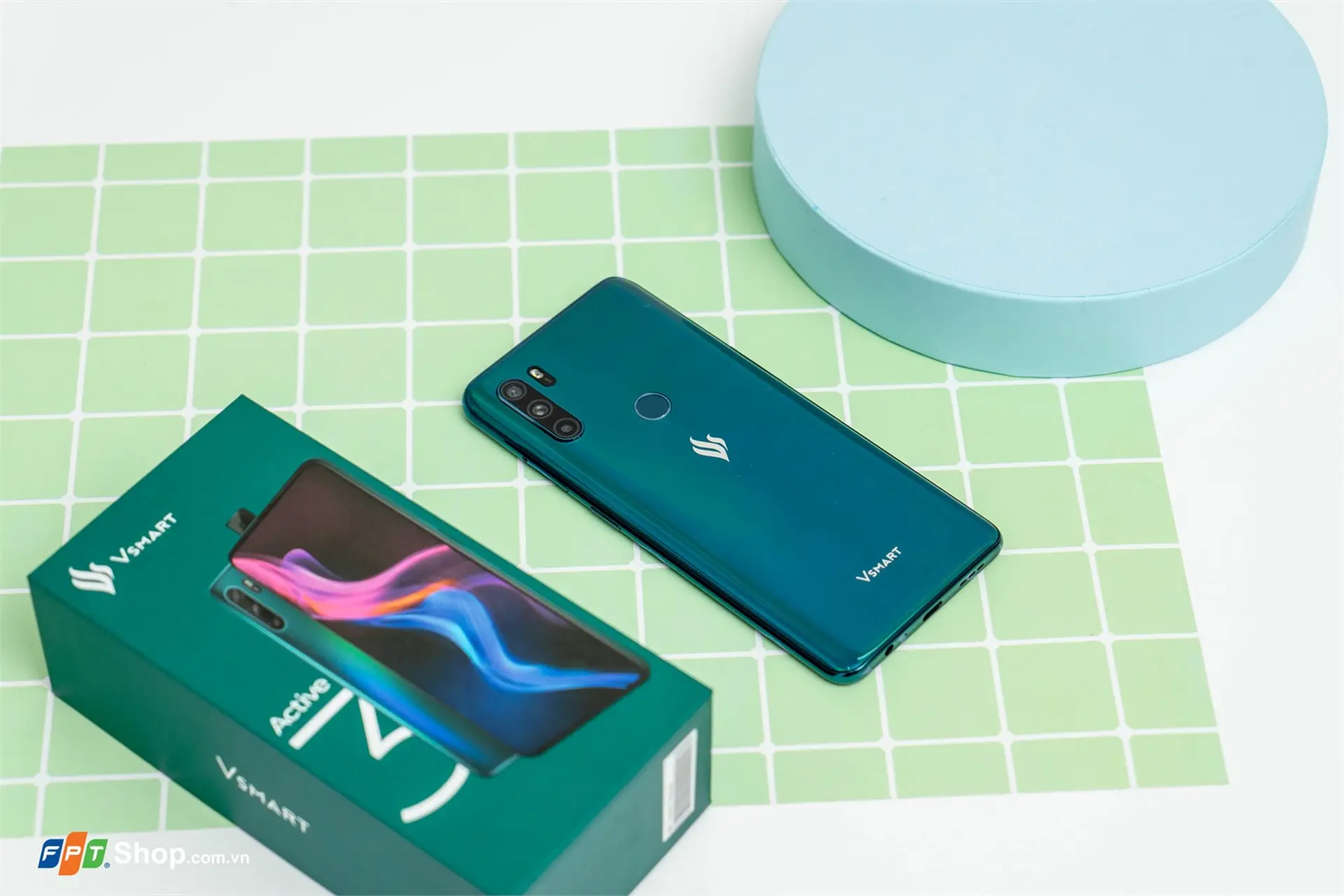 Vsmart Acitve 3 6GB và Joy 3+ giảm mạnh 300k tại FPT Shop