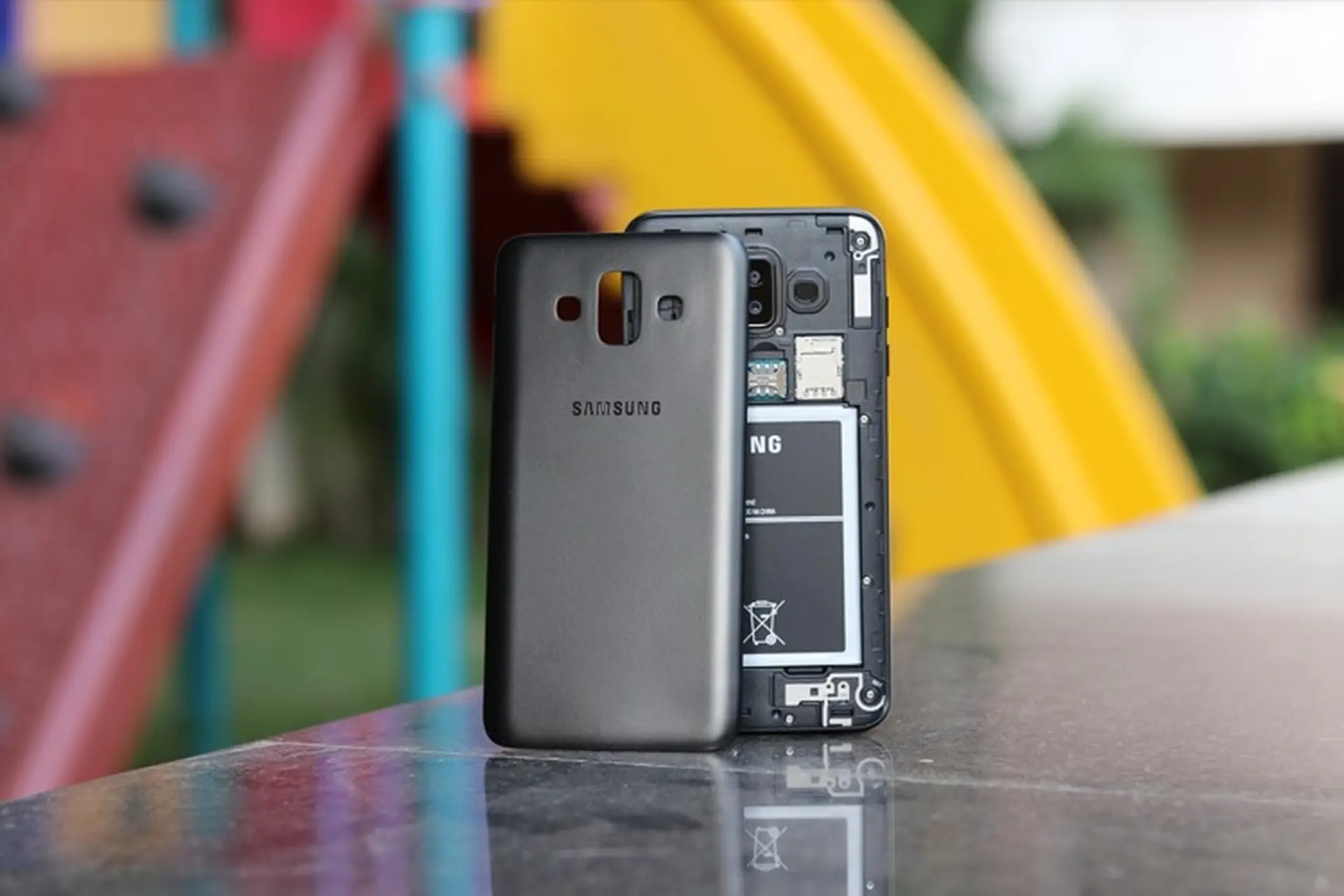Samsung sẽ quay lại dùng thiết kế pin rời cho smartphone giá rẻ?
