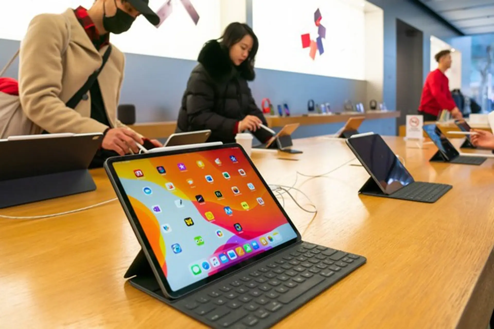 Cầu vượt cung, Apple yêu cầu LG Display tăng nguồn cung màn hình LCD