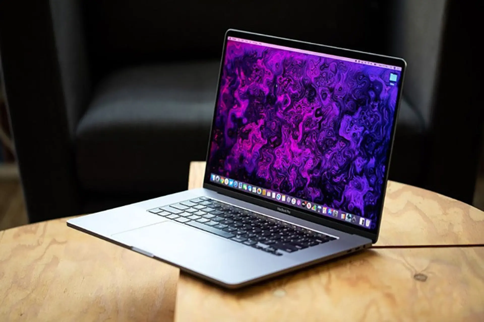 MacBook Pro 13 inch 2020 hỗ trợ màn hình 6K, âm thanh Dolby Atmos,...