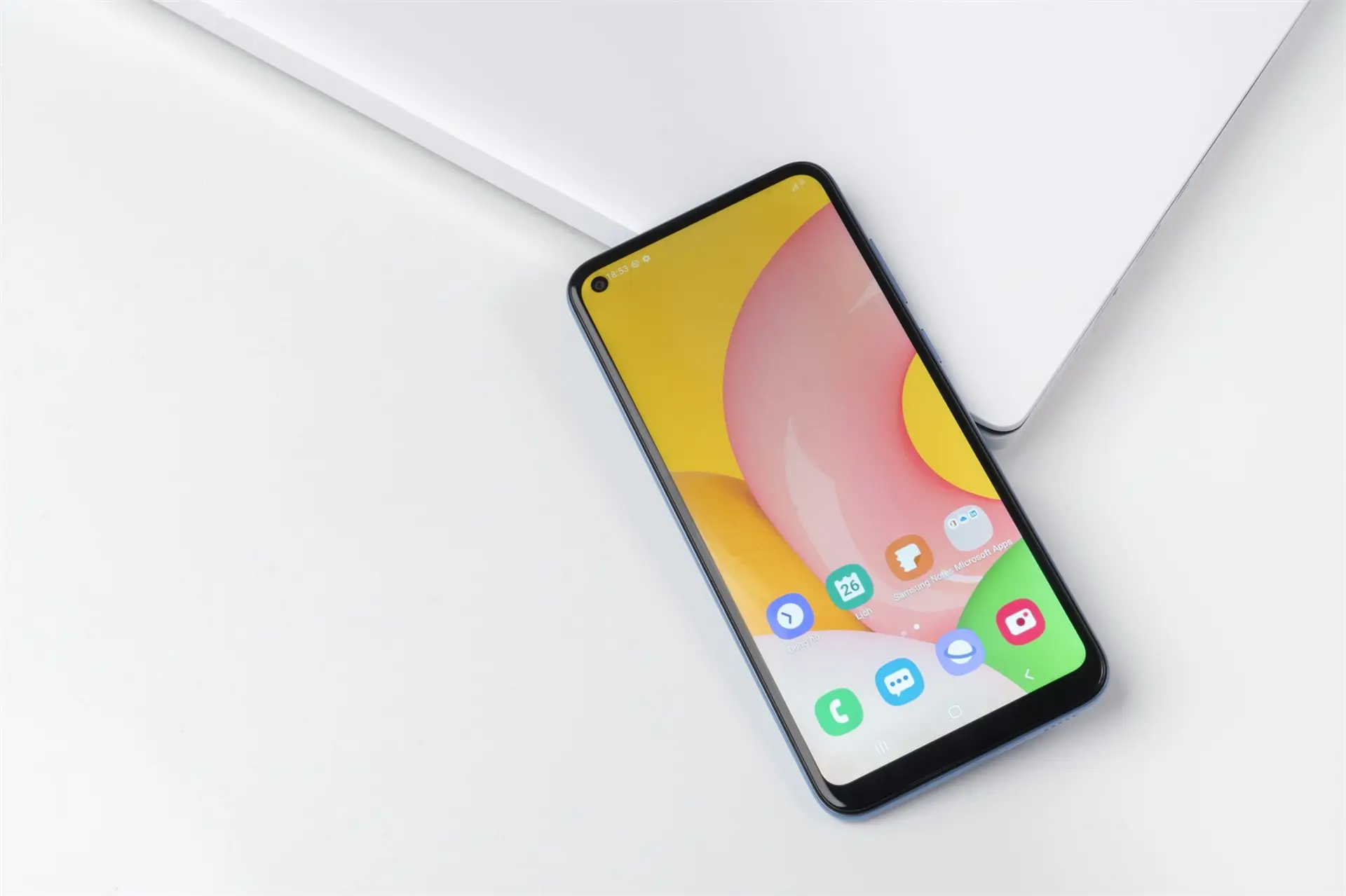 Trên tay Galaxy A11: Camera chụp góc siêu rộng cùng công nghệ sạc nhanh "siêu tốc"