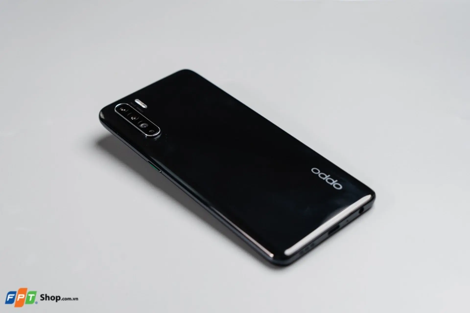 Trên tay OPPO Reno3: Camera selfie đêm 44MP, zoom 20x đầu tiên phân khúc tầm trung