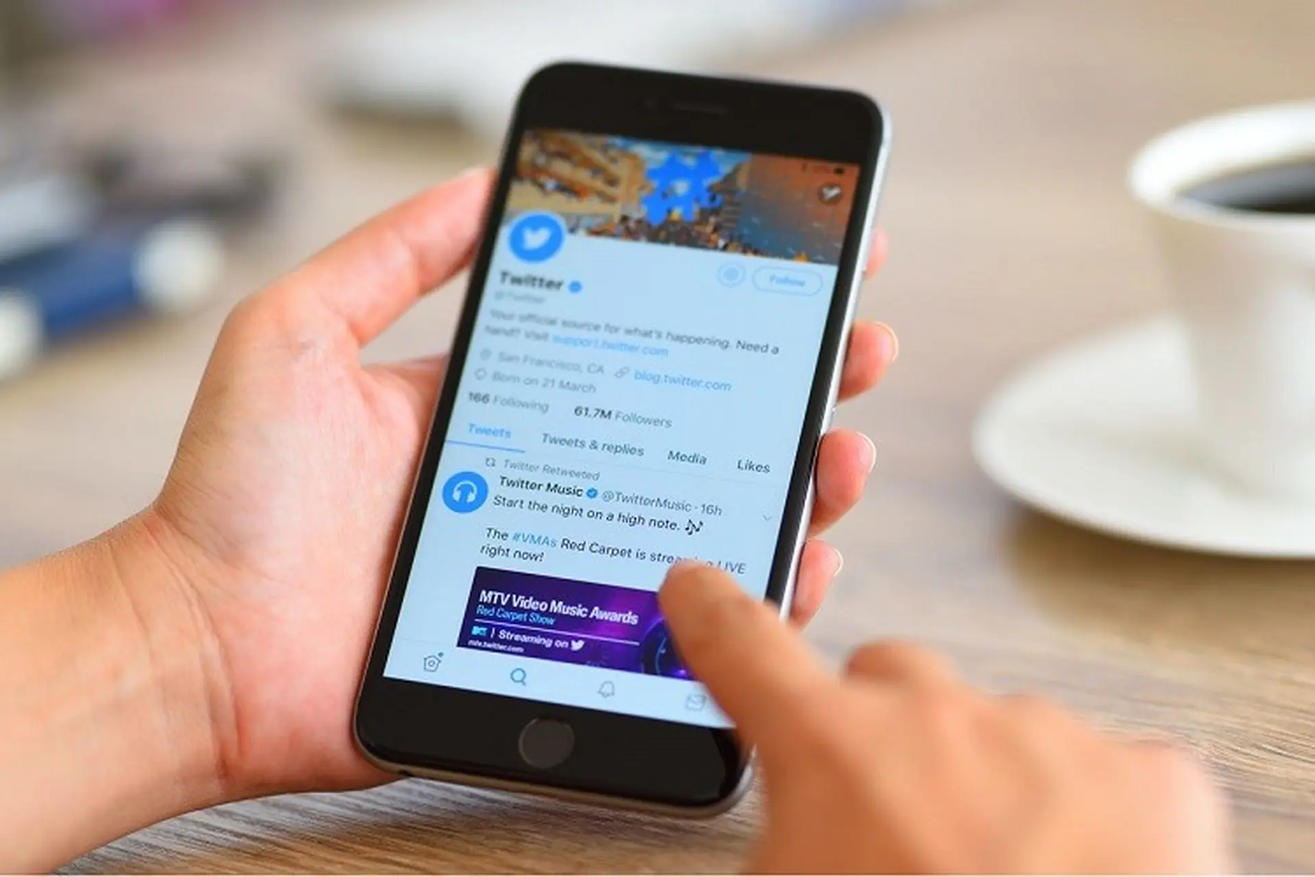 Twitter có thể sẽ yêu cầu bạn đọc lại nội dung trước khi retweet