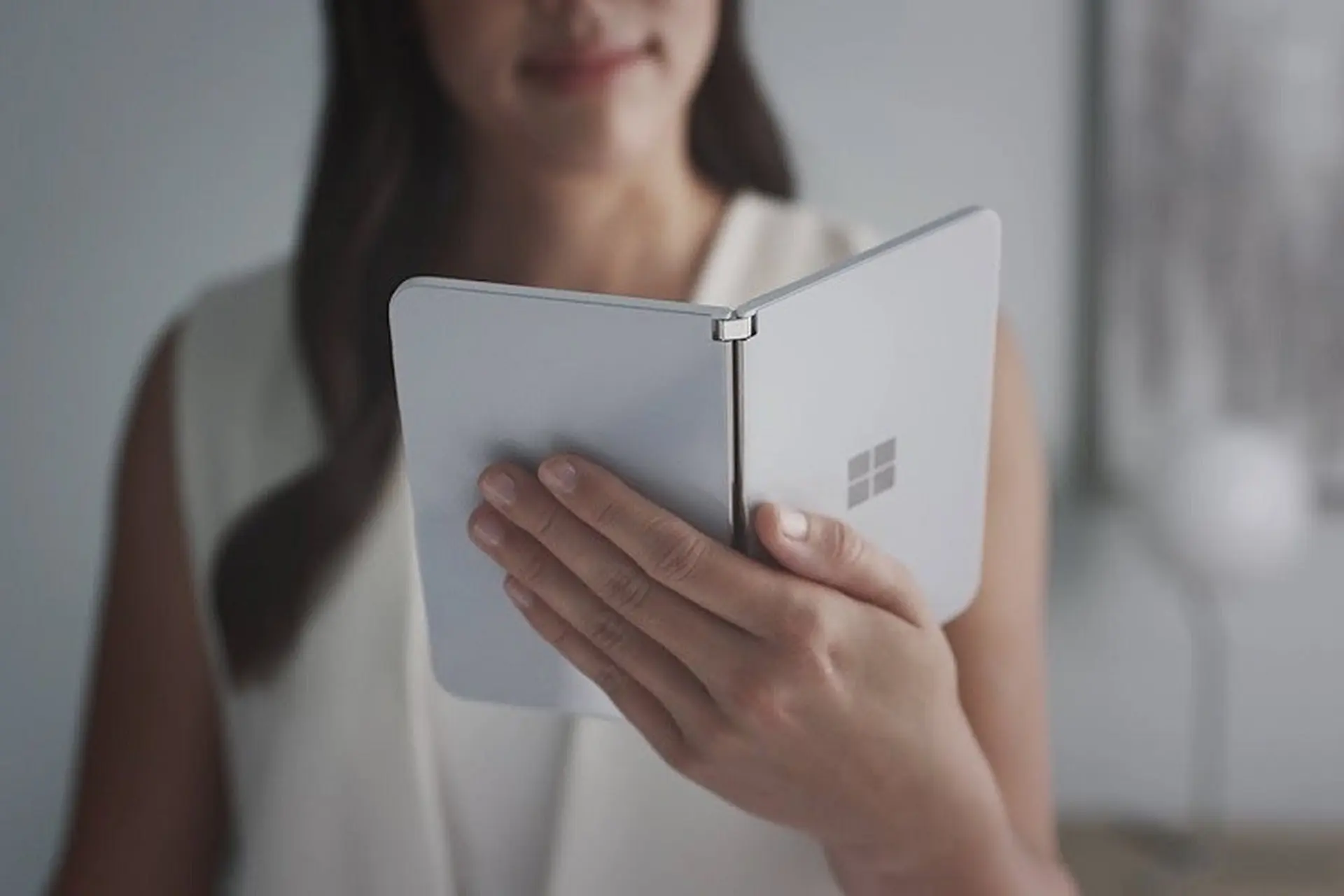 Surface Duo - Smartphone Android đầu tiên của Microsoft chuẩn bị được mở bán