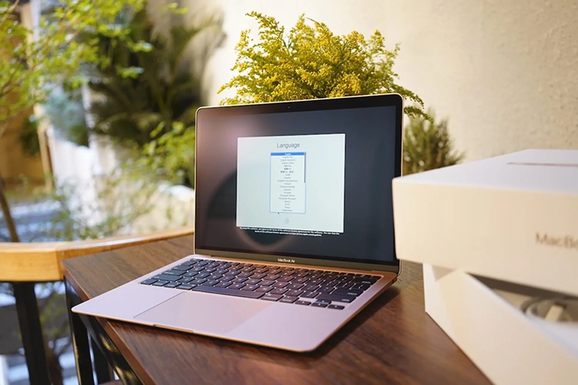 Apple bắt đầu bán MacBook Air 2020 refurbished, giá giảm lên tới 250 USD