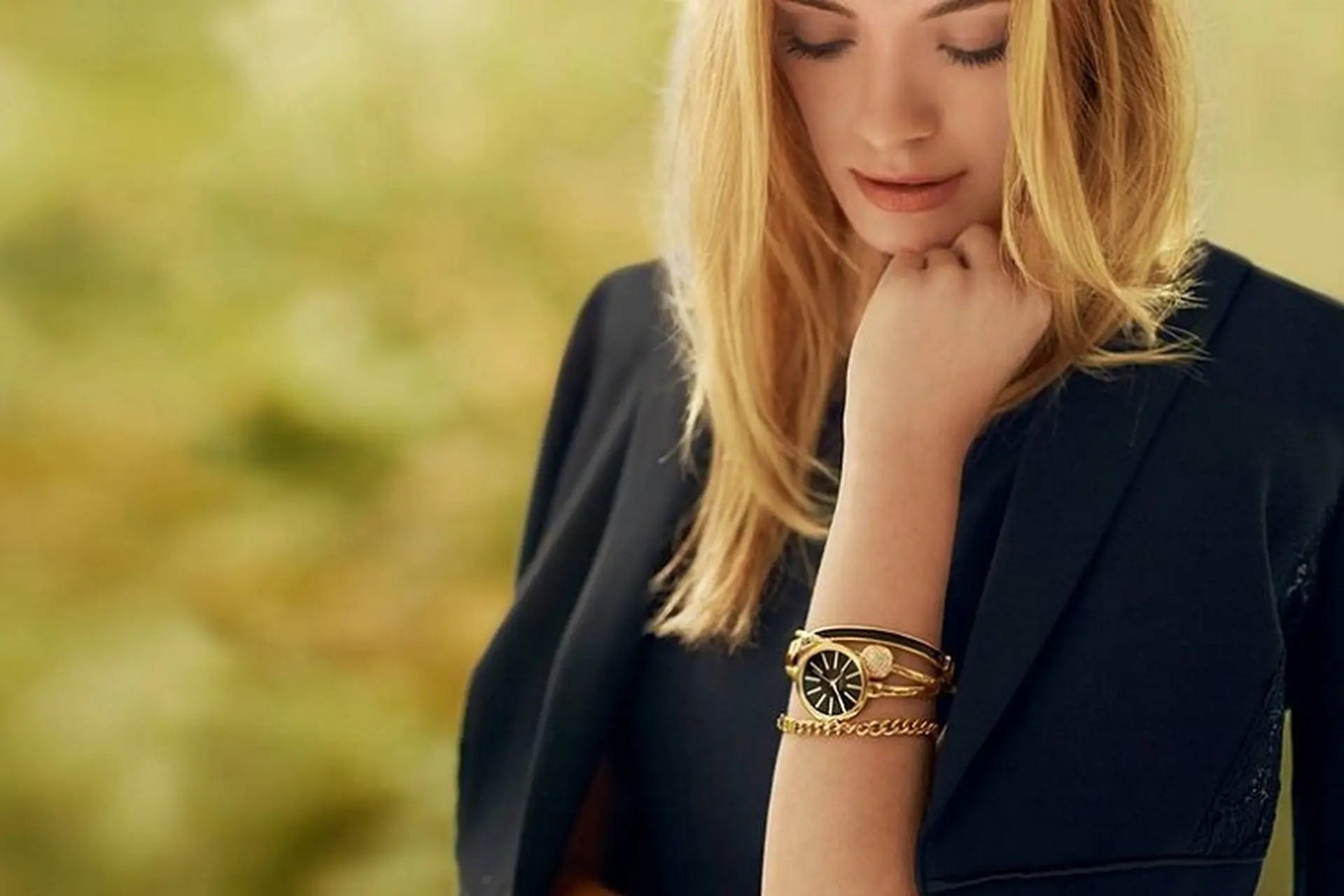 Đồng hồ thời trang nữ Anne Klein giá không tới 3 triệu đồng
