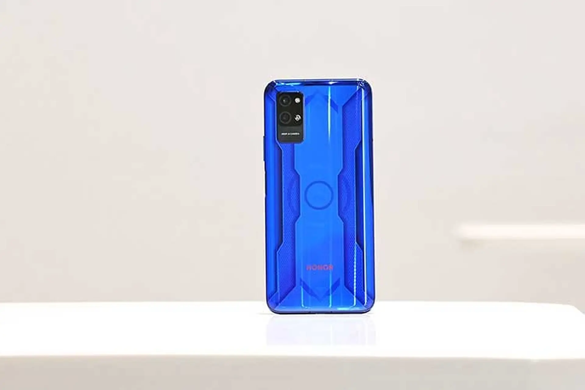 Trên tay Honor Play4 Pro: Chip Kirin 990, sạc 40W, camera selfie kép và hỗ trợ 5G