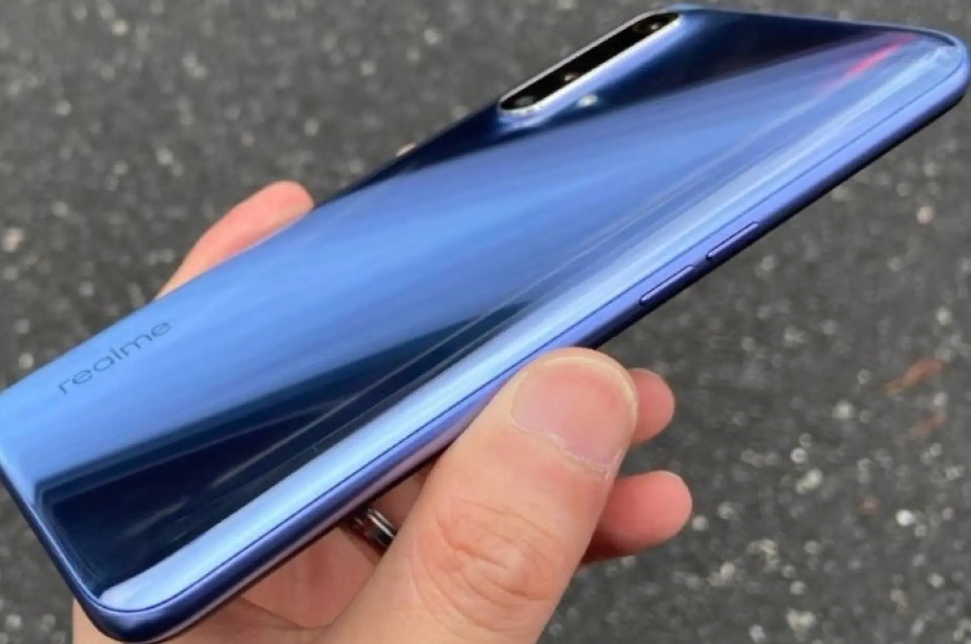 Realme X50t 5G lộ cấu hình ấn tượng với chip Snapdragon 765G, sạc nhanh 30W