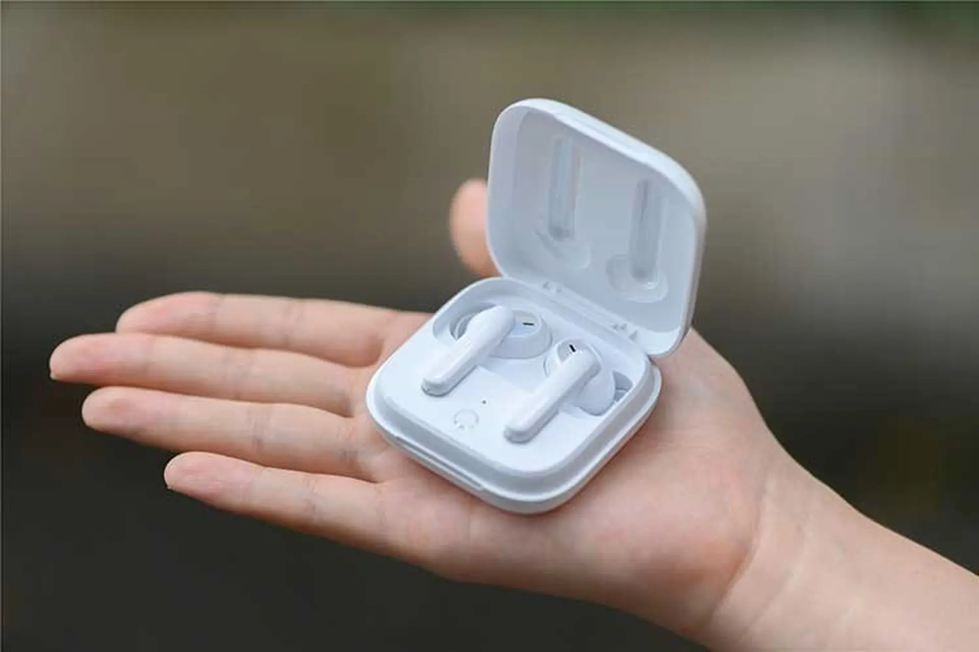 Trên tay OPPO Enco W51: Chống ồn chủ động ANC, Bluetooth 5.0, IP54, dùng 28h liên tục