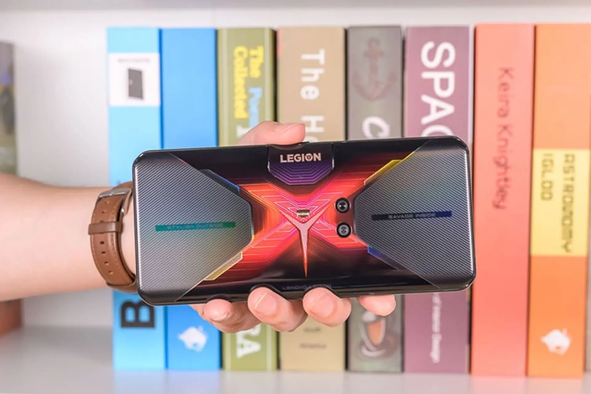Trên tay Lenovo Legion Phone Duel: Chip Snapdragon 865+, camera selfie ở cạnh bên, pin 5000mAh, sạc nhanh 90W