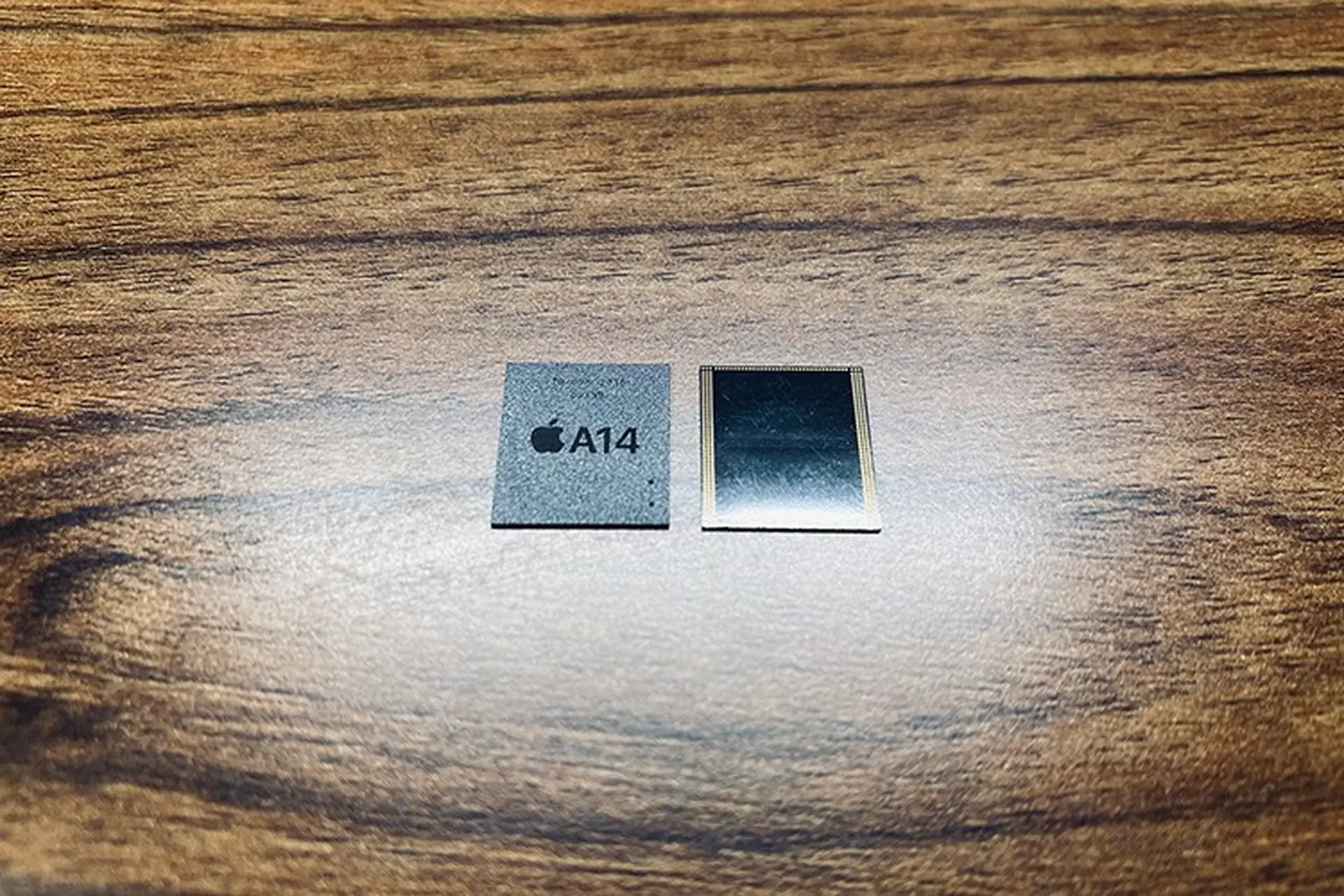 Rò rỉ hình ảnh bộ nhớ RAM gắn trên chip Apple A14 5nm của iPhone 12 series