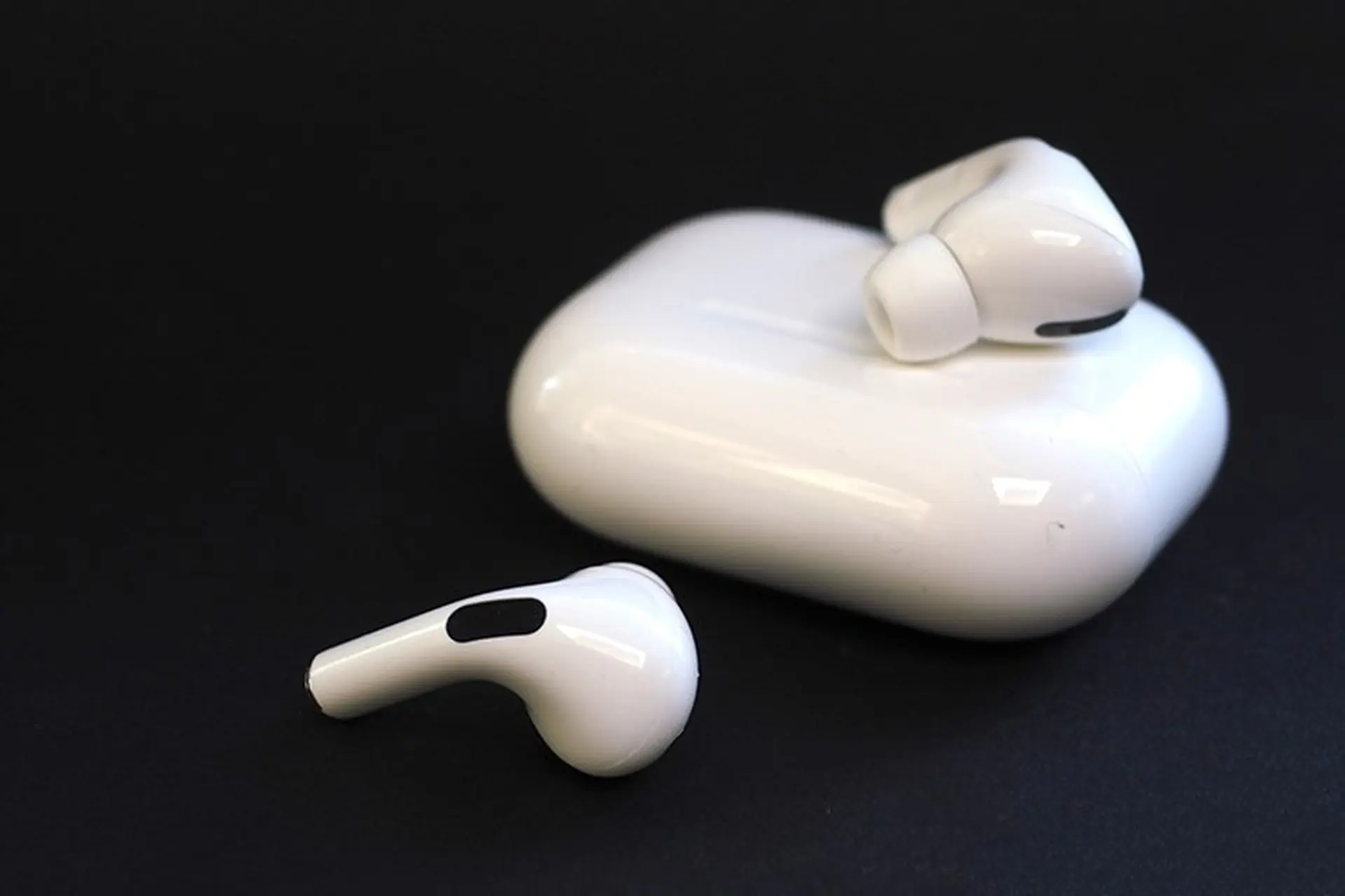 Bằng sáng chế cho thấy Apple sẽ tích hợp công nghệ truyền âm qua xương cho AirPods