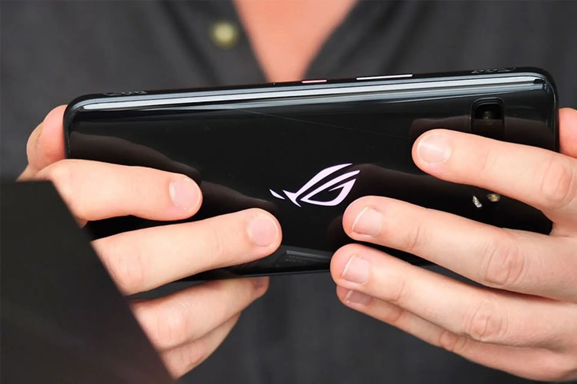 Mời các bạn tải về hình nền 'đậm chất gaming' của ASUS ROG Phone 3 cho smartphone