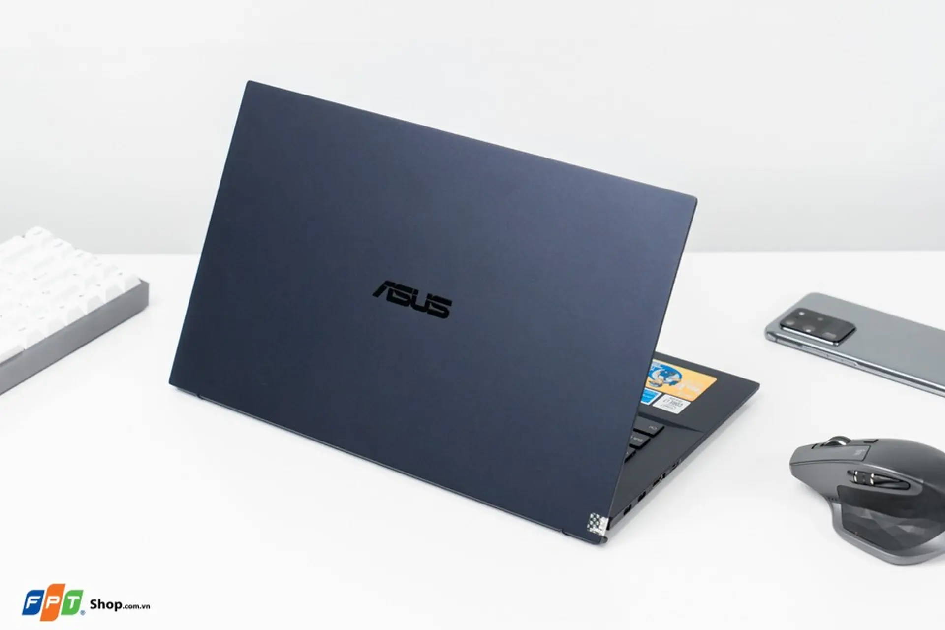 ASUS Việt Nam ra mắt dòng ExpertBook B9 dành cho doanh nhân