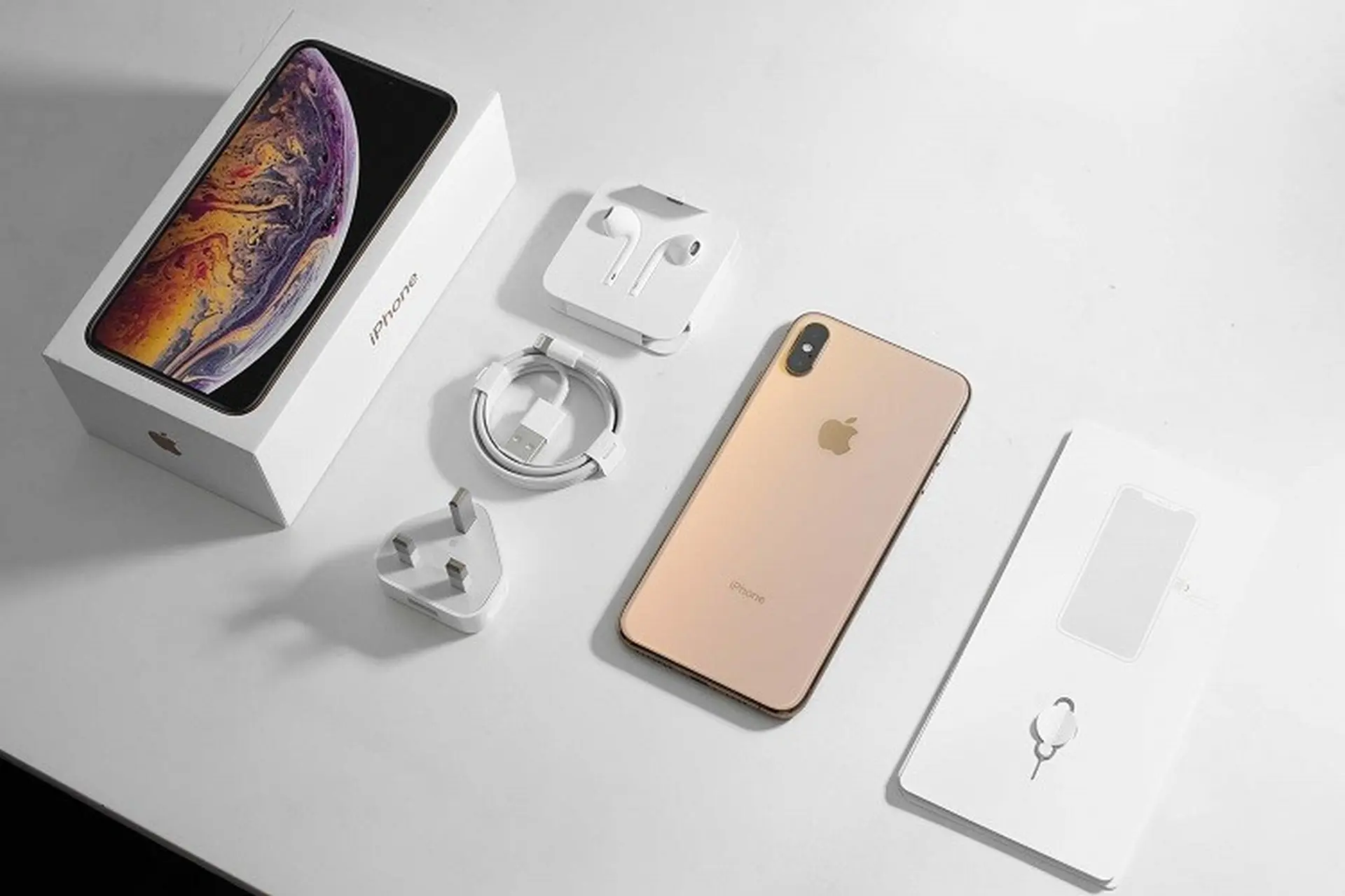 Hóa ra việc không tặng kèm cục sạc trên iPhone 12 lại tốt cho người dùng