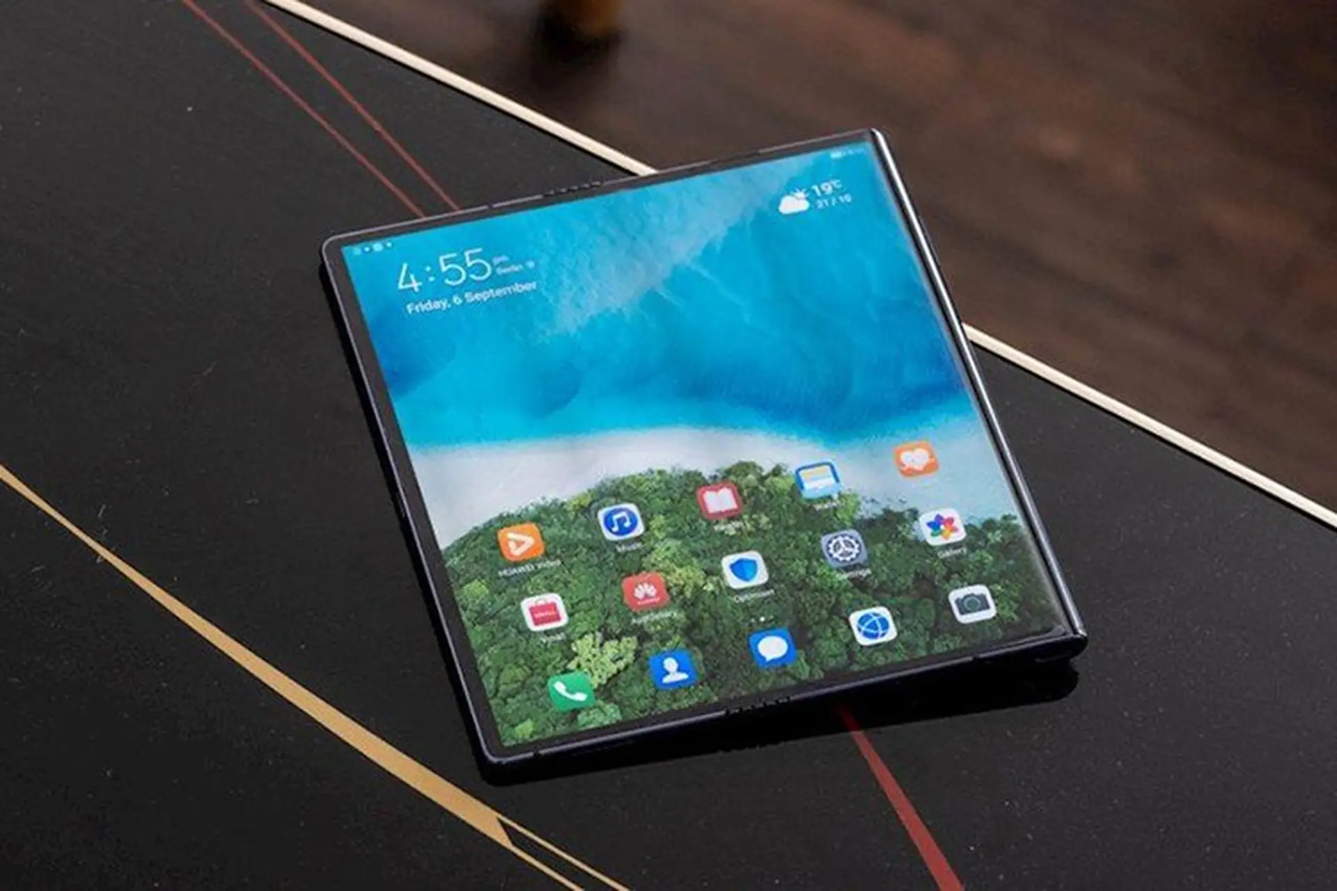 Smartphone màn hình gập tiếp theo của Huawei có thể được gọi là Mate V
