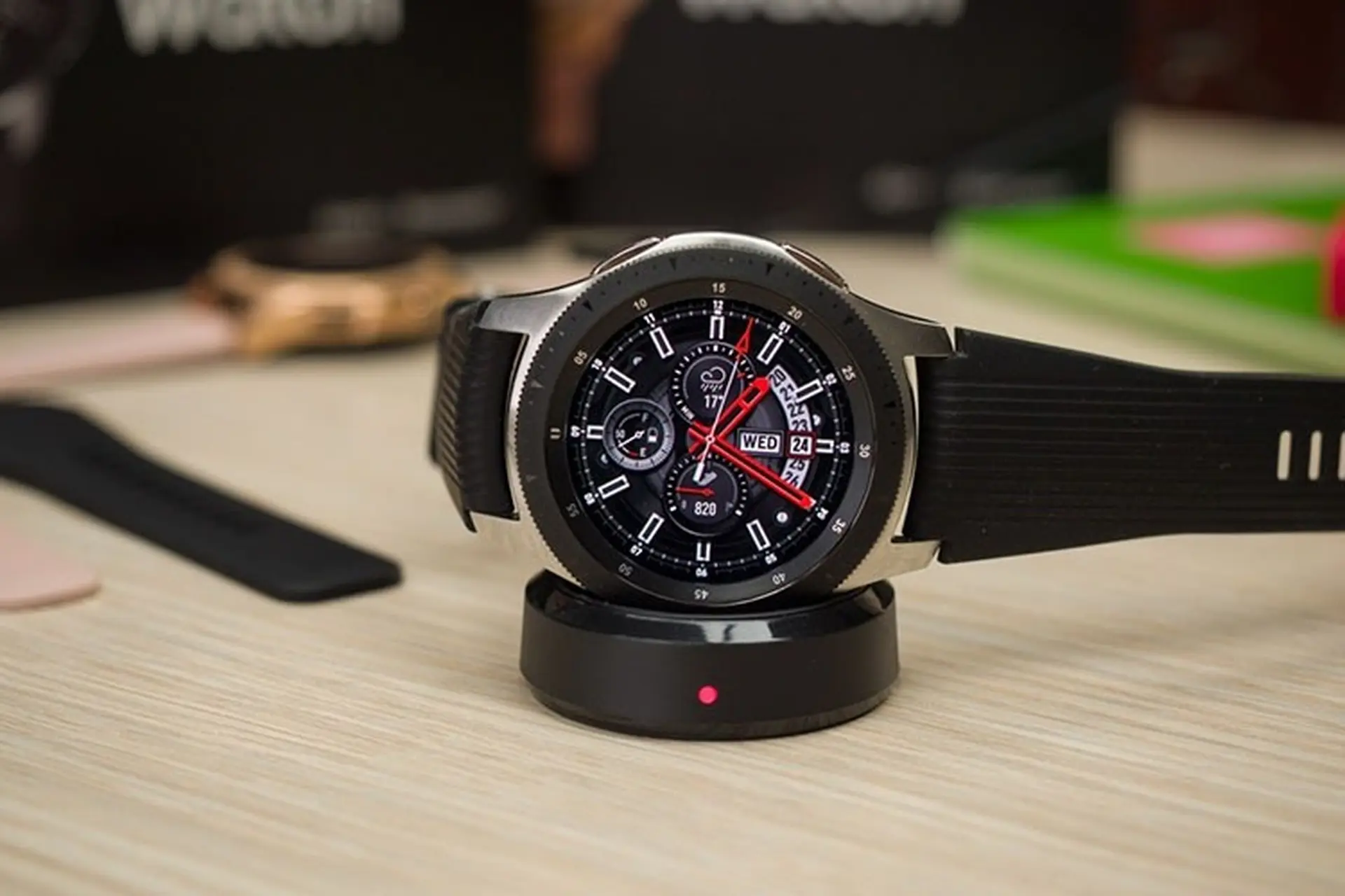 Thiết kế Samsung Galaxy Watch 3 được tiết lộ trong hình ảnh thực tế mới bị rò rỉ